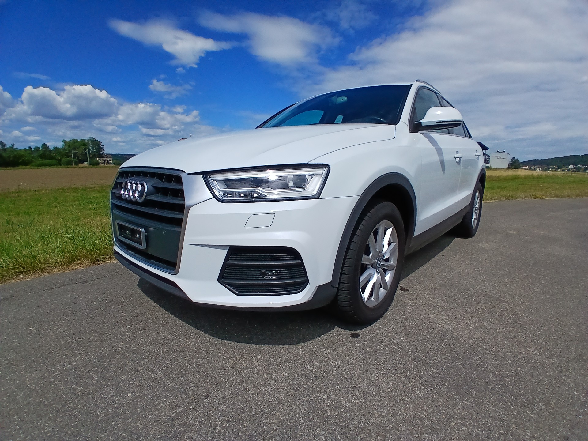 AUDI Q3 2.0 TDI quattro S-tronic-image-0