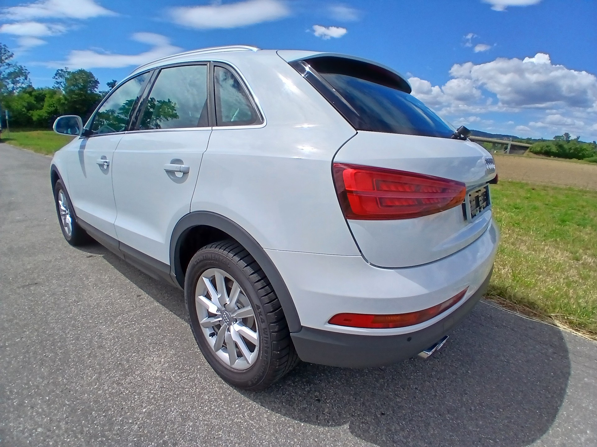 AUDI Q3 2.0 TDI quattro S-tronic-image-2