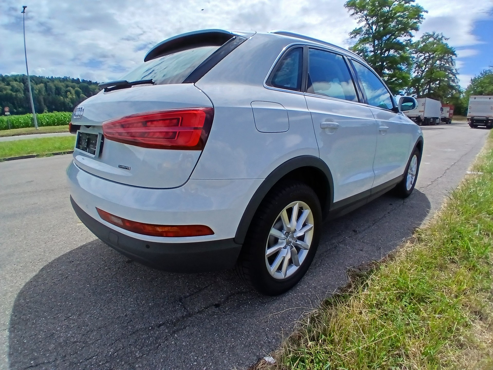 AUDI Q3 2.0 TDI quattro S-tronic-image-4