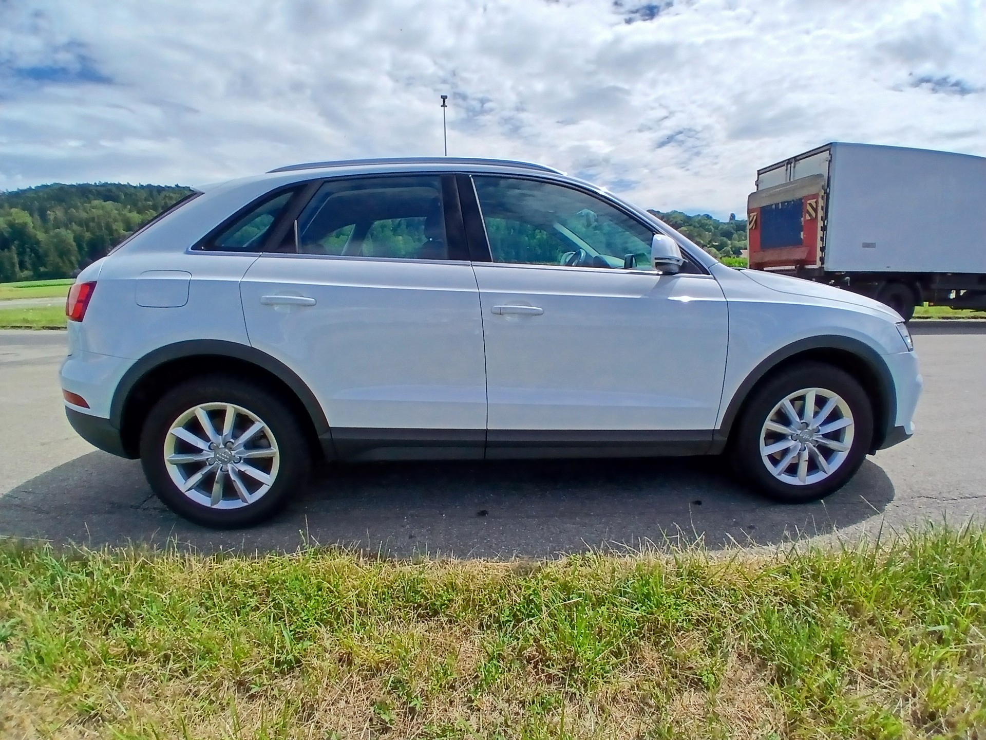 AUDI Q3 2.0 TDI quattro S-tronic-image-5