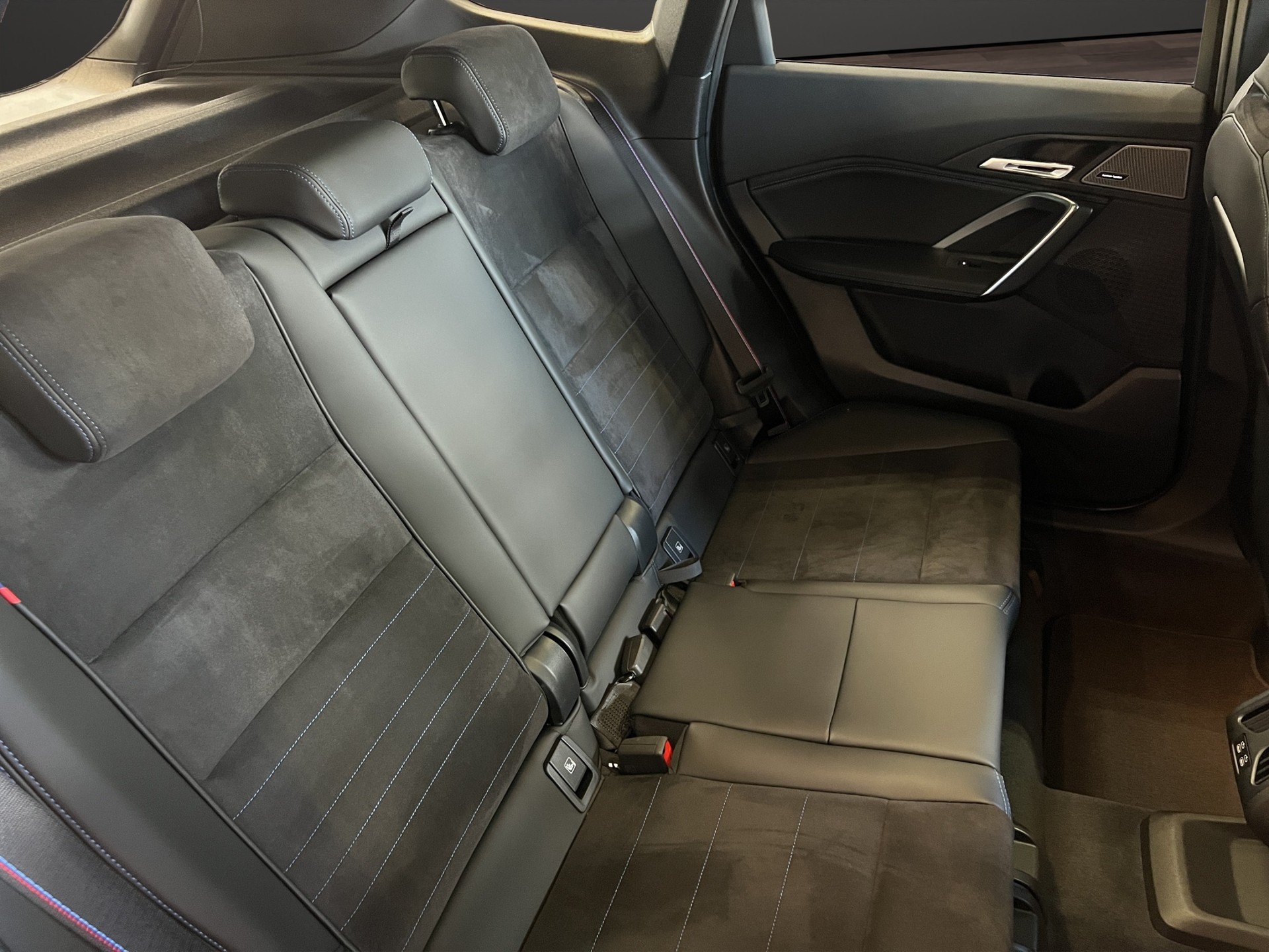 BMW X1 23i xDrive paddles-image-16