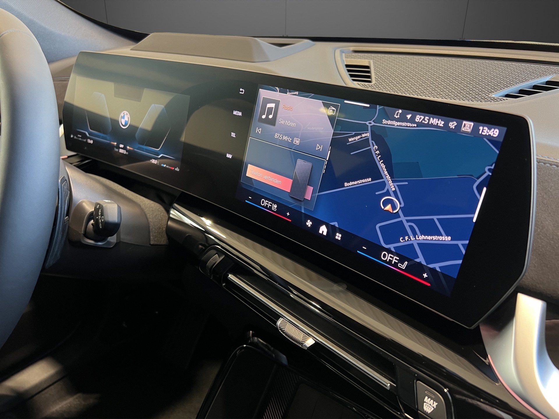 BMW X1 23i xDrive paddles-image-12