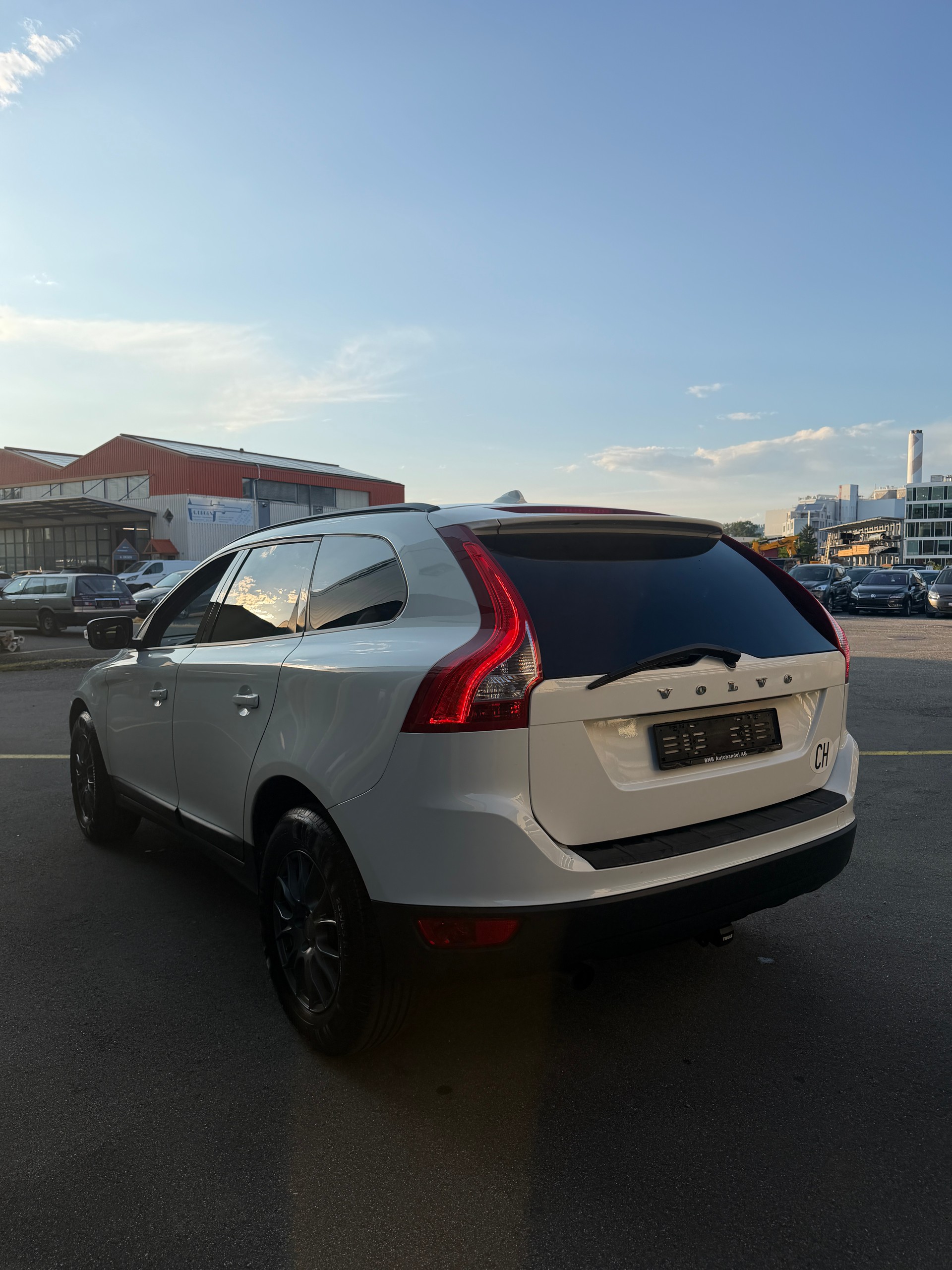 VOLVO XC60 D4 Kinetic-image-4