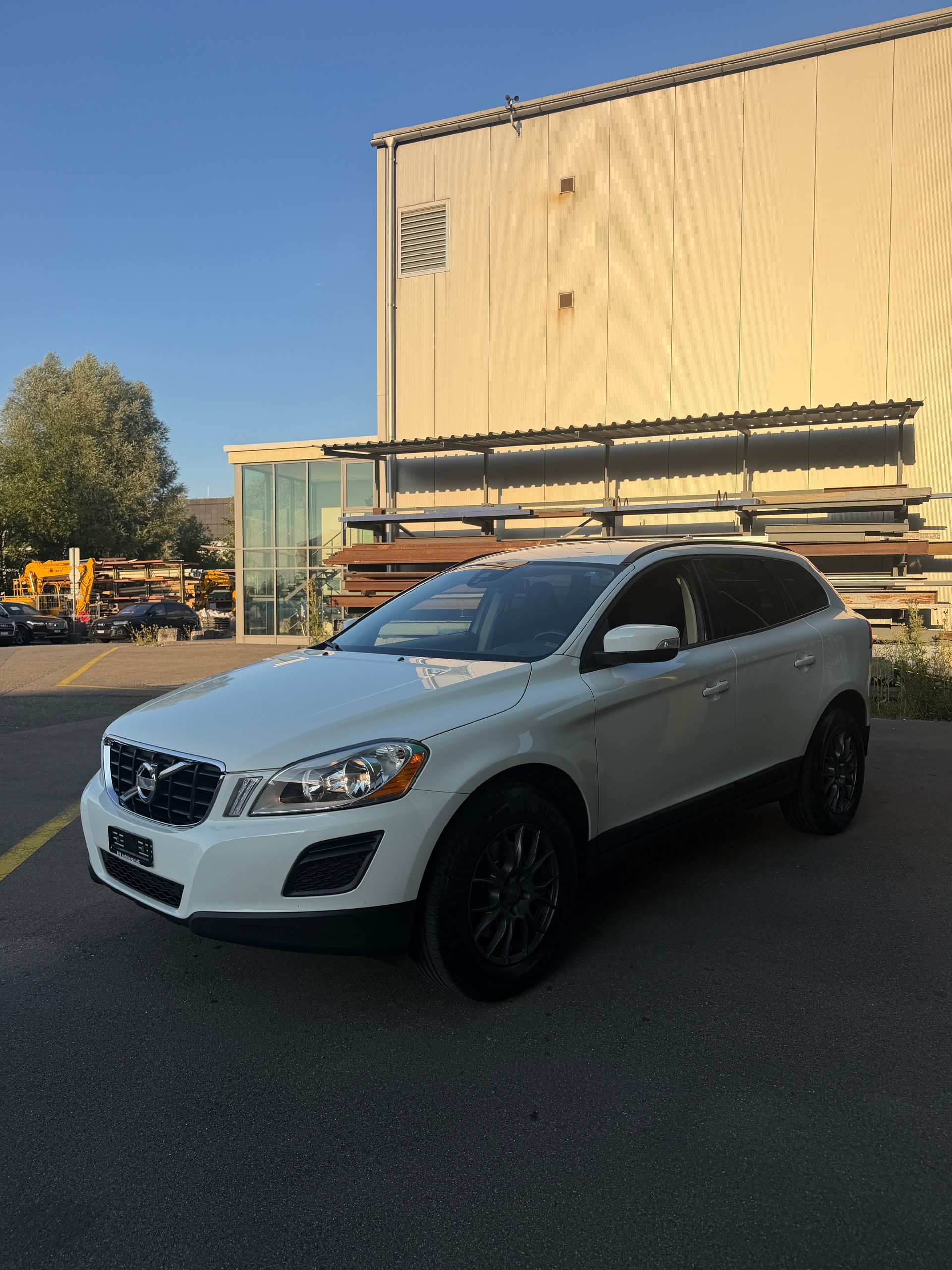 VOLVO XC60 D4 Kinetic-image-2
