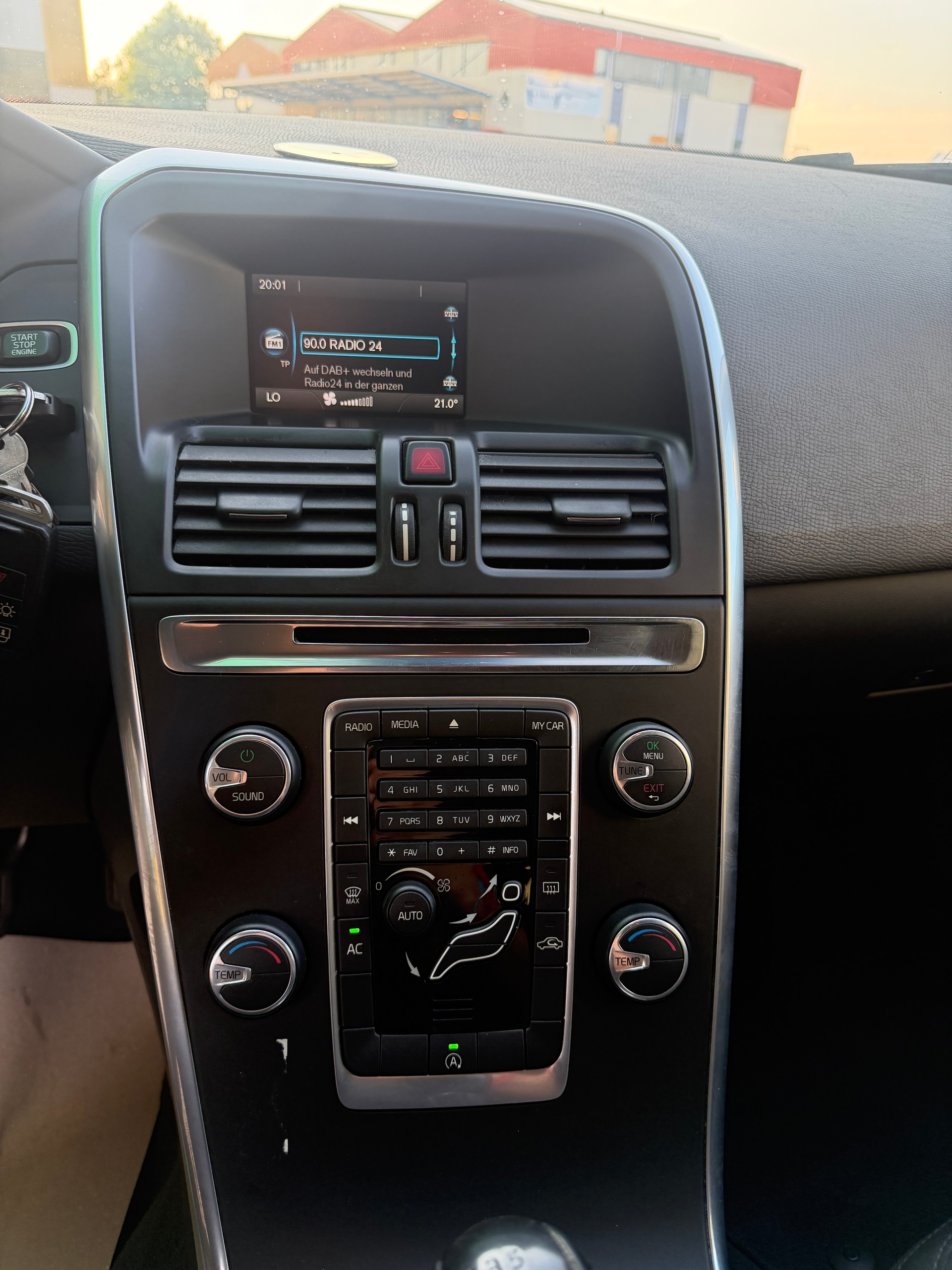 VOLVO XC60 D4 Kinetic-image-11