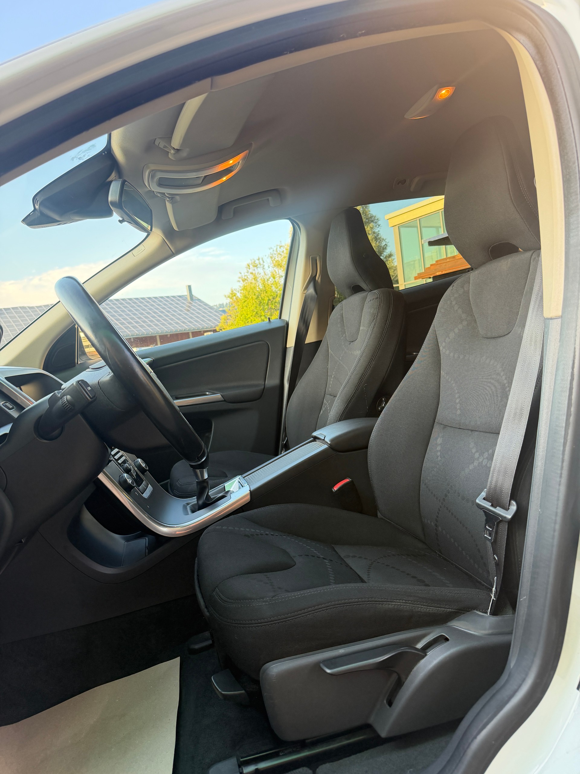 VOLVO XC60 D4 Kinetic-image-8