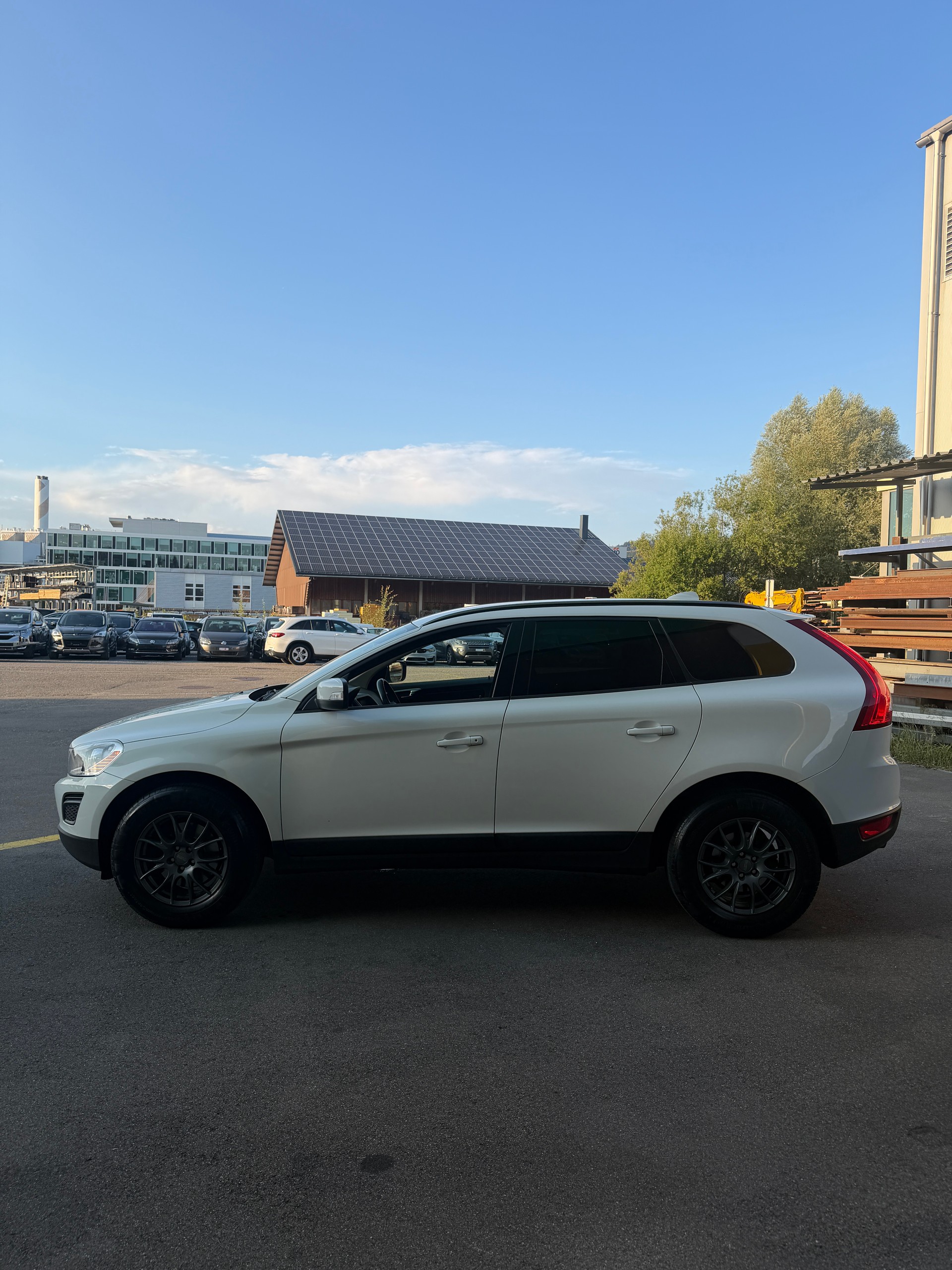 VOLVO XC60 D4 Kinetic-image-3
