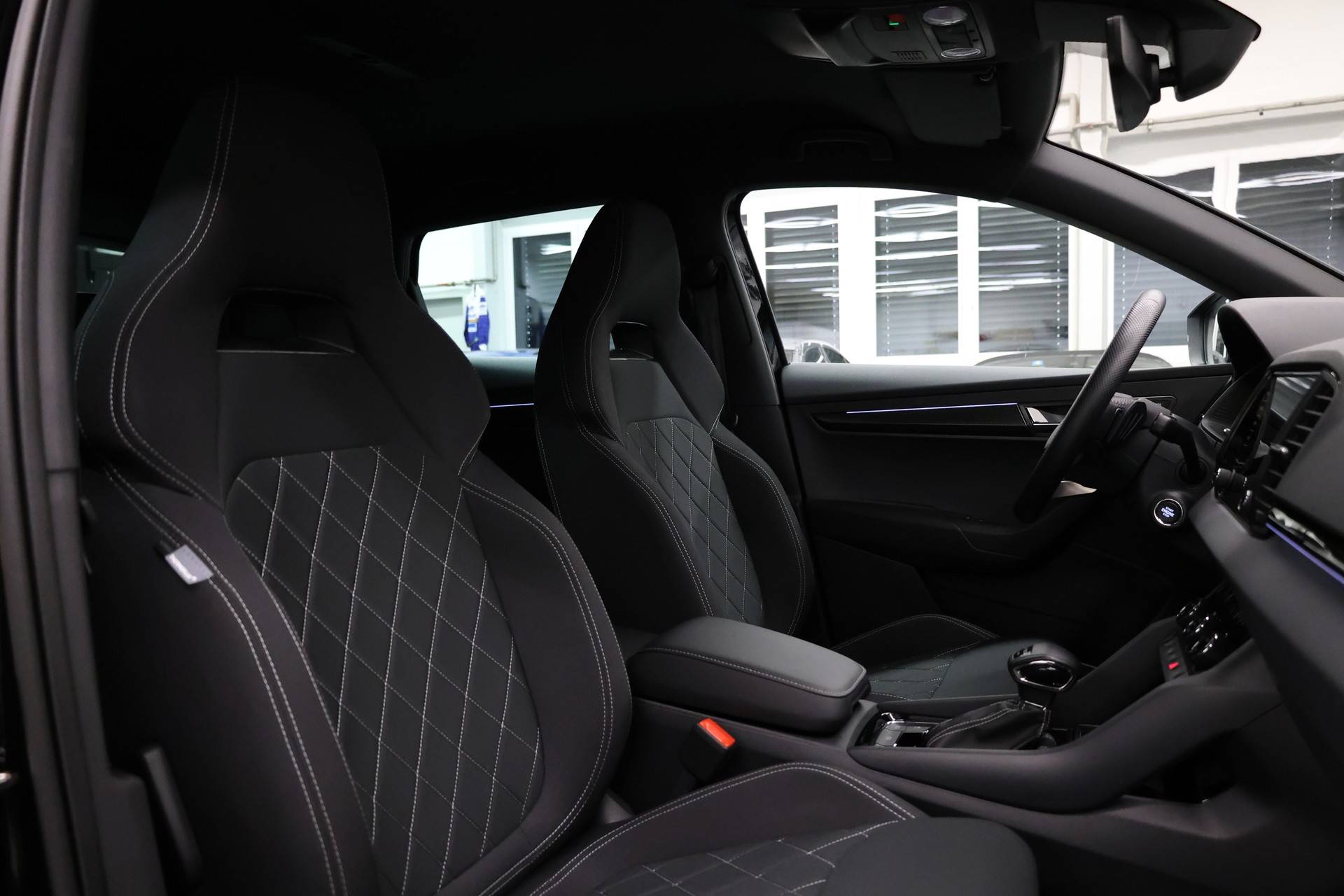 SKODA Karoq 2.0 TSI SportLine 4x4 DSG-image-15