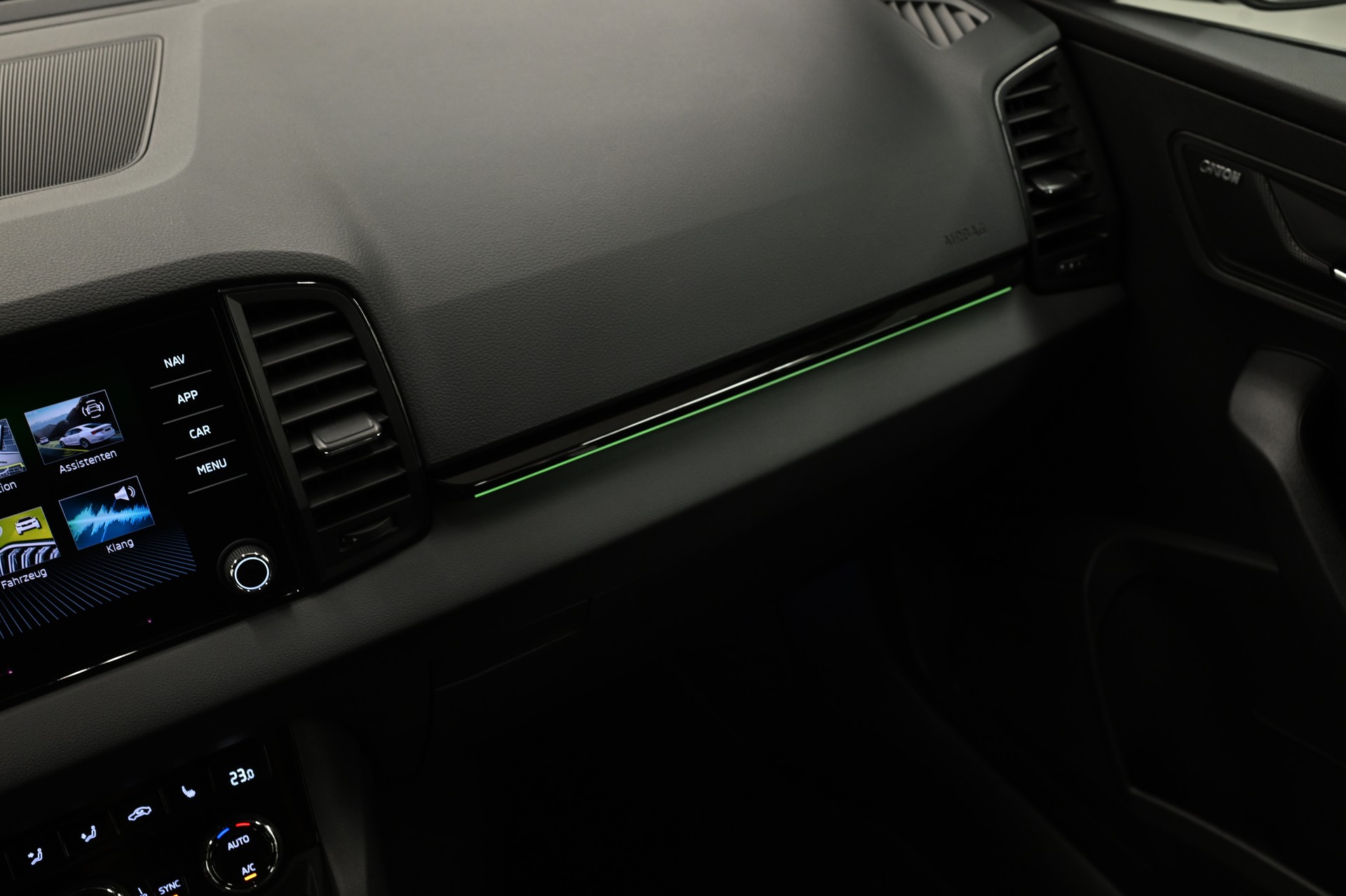 SKODA Karoq 2.0 TSI SportLine 4x4 DSG-image-20