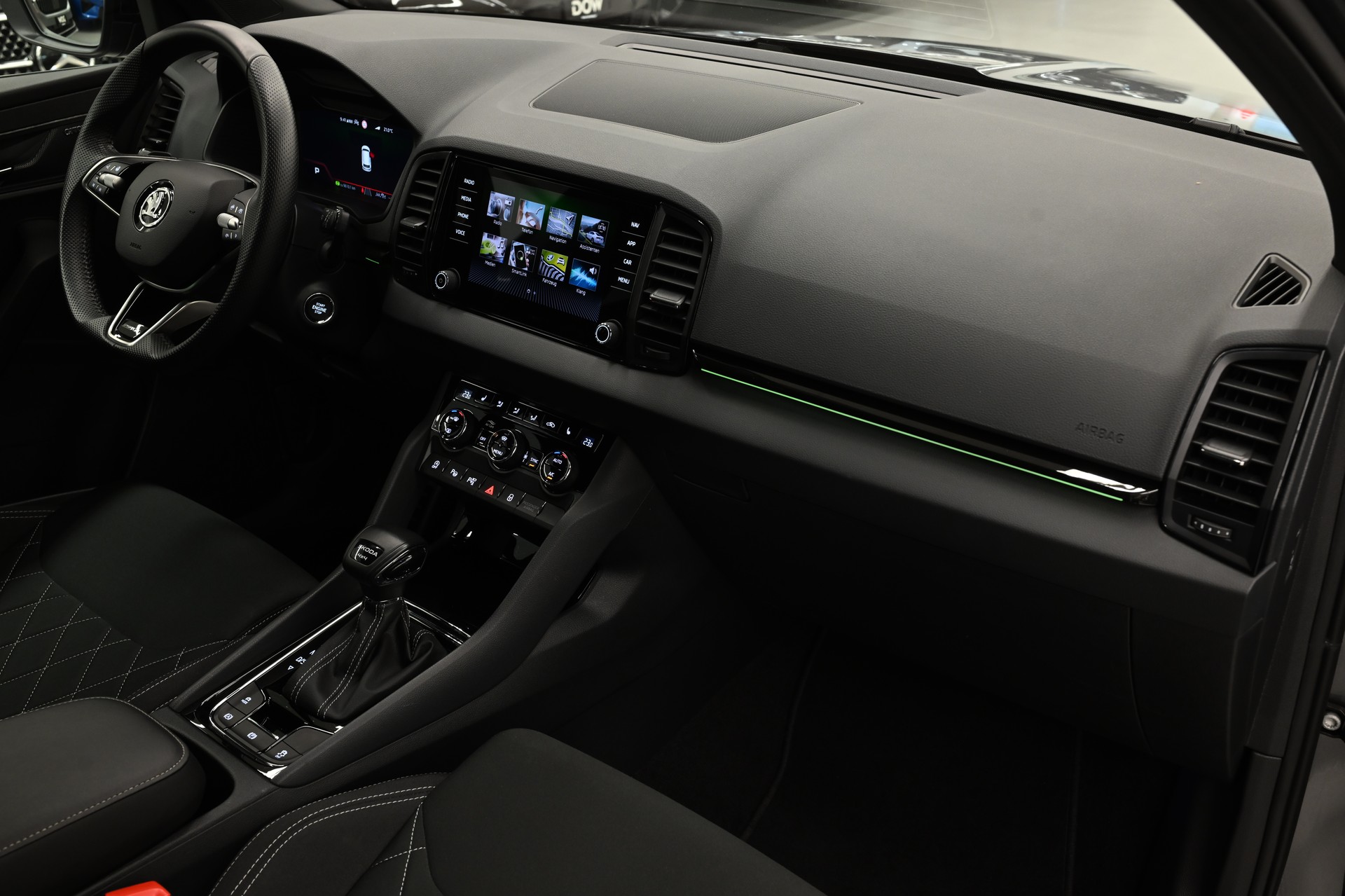 SKODA Karoq 2.0 TSI SportLine 4x4 DSG-image-16