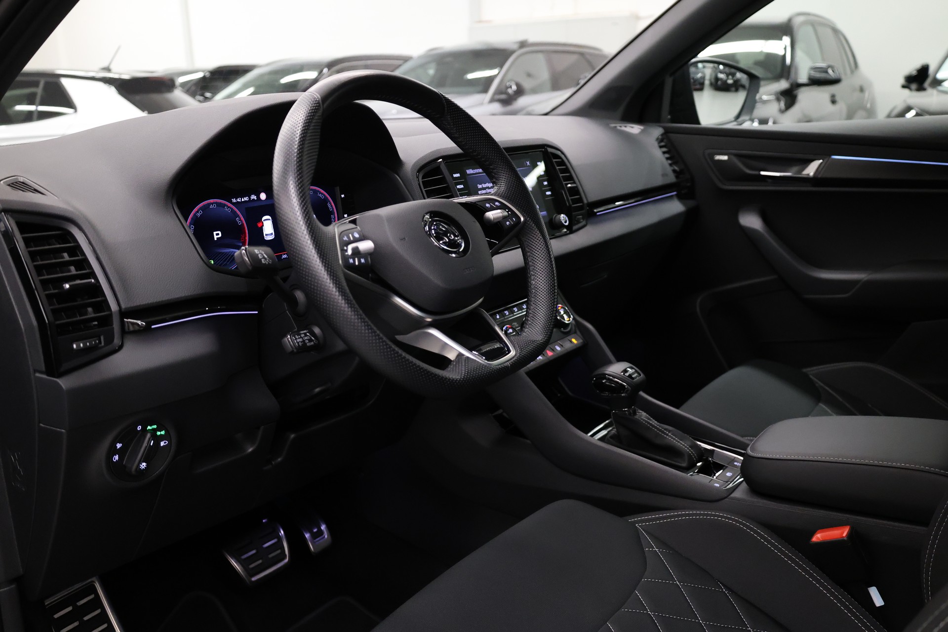 SKODA Karoq 2.0 TSI SportLine 4x4 DSG-image-14