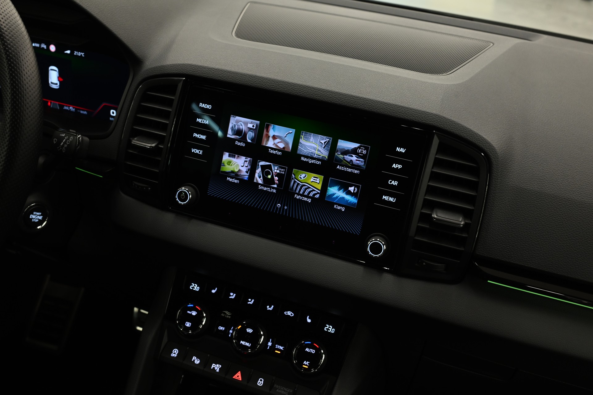 SKODA Karoq 2.0 TSI SportLine 4x4 DSG-image-18