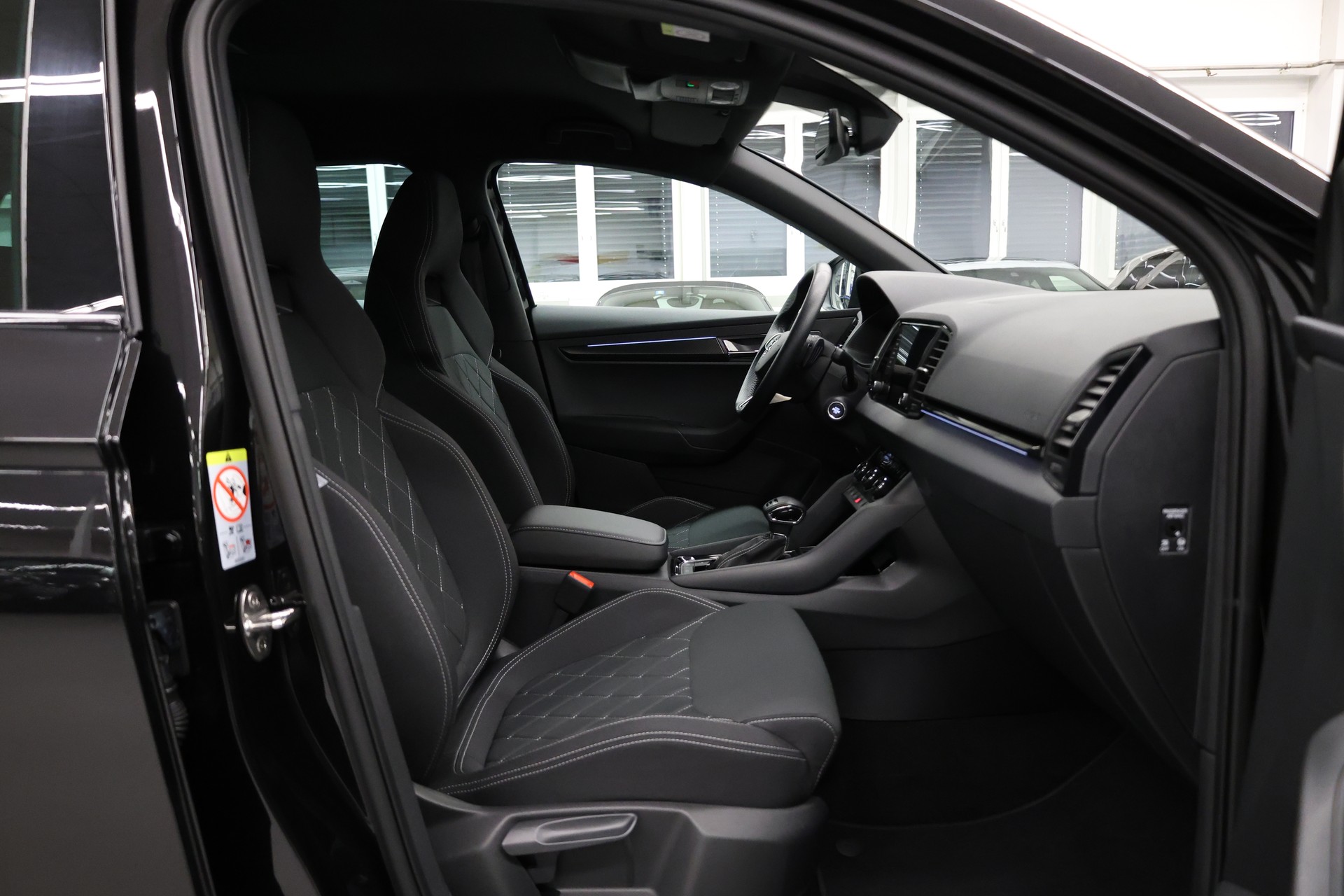 SKODA Karoq 2.0 TSI SportLine 4x4 DSG-image-13