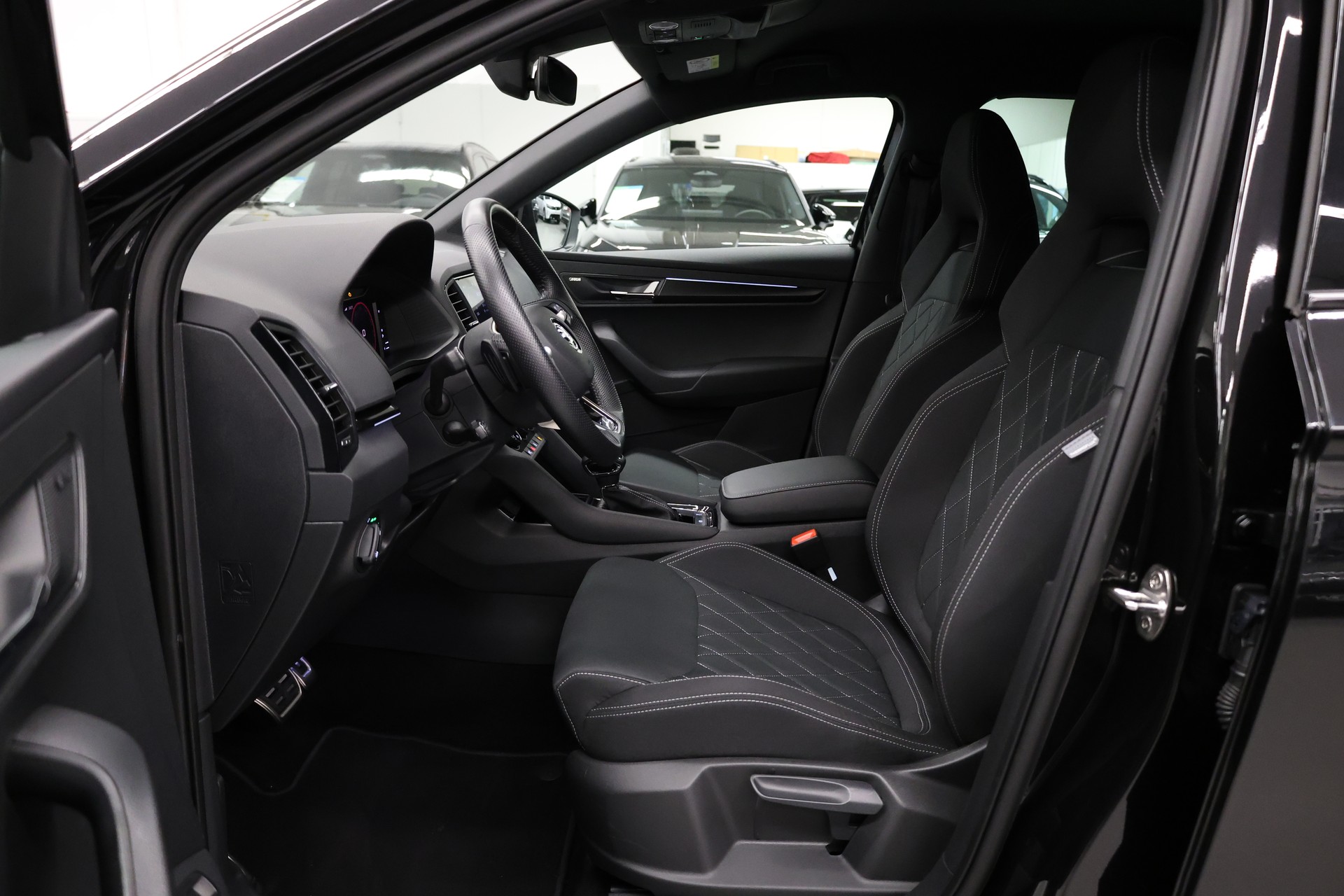 SKODA Karoq 2.0 TSI SportLine 4x4 DSG-image-12