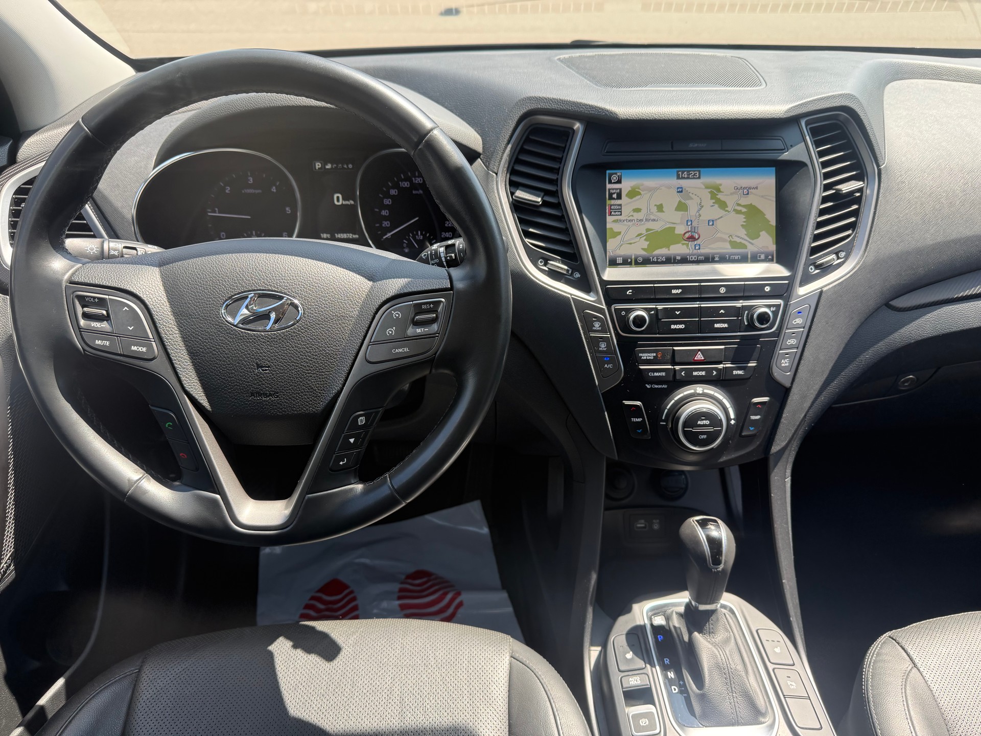 HYUNDAI Santa Fe 2.2 CRDI Amplia 4WD Automatic-image-13