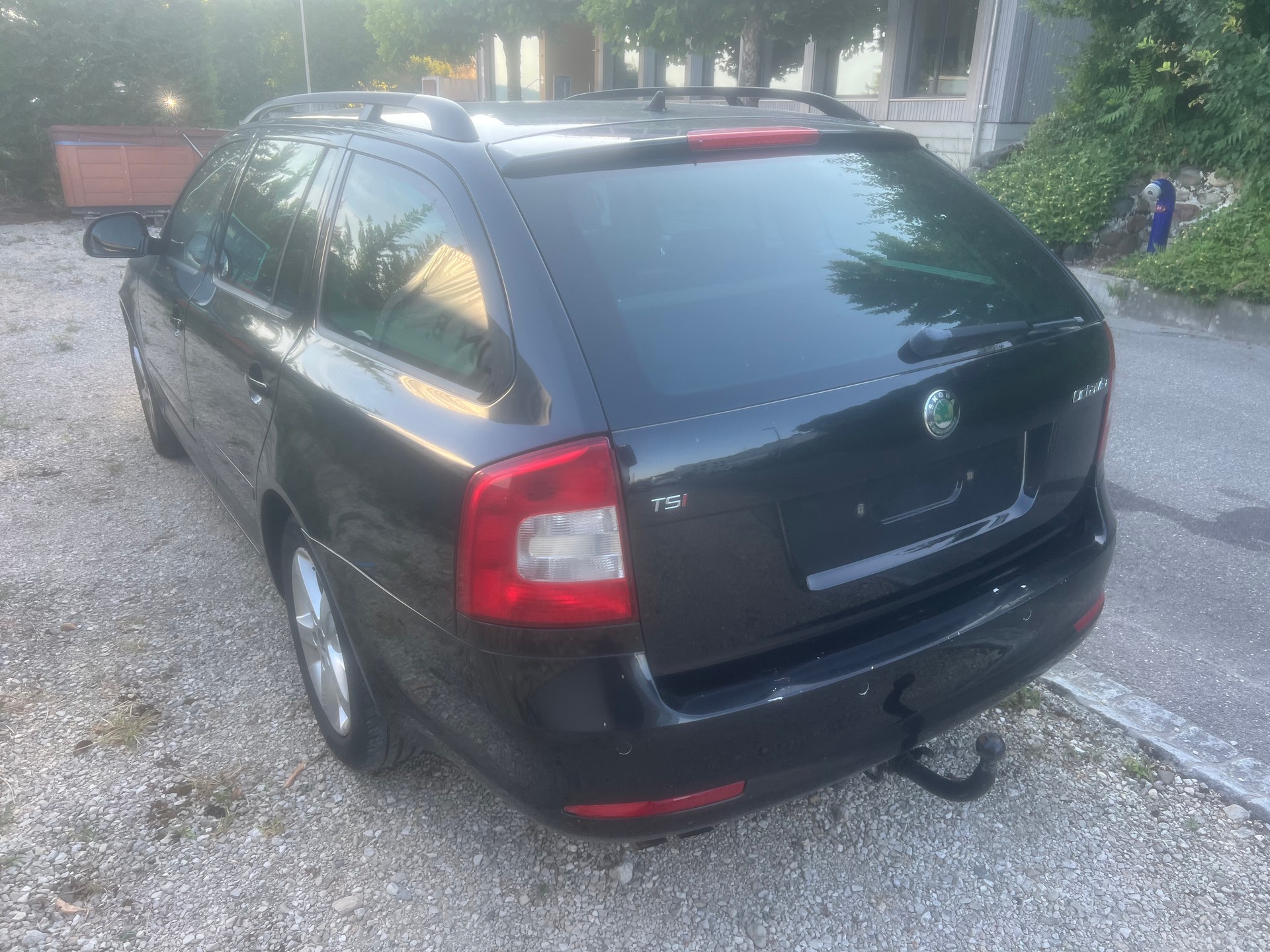SKODA Octavia Combi 1.8 TSI Elegance-image-8