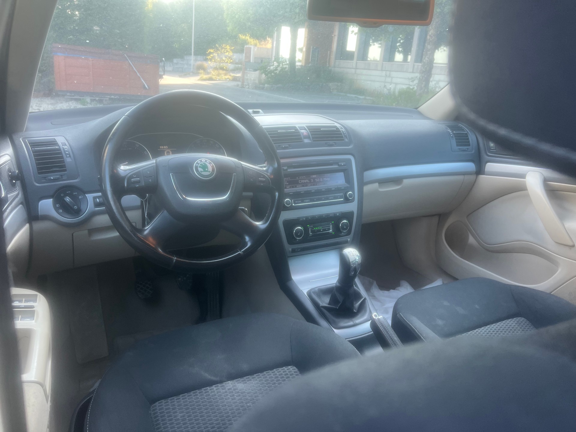 SKODA Octavia Combi 1.8 TSI Elegance-image-11