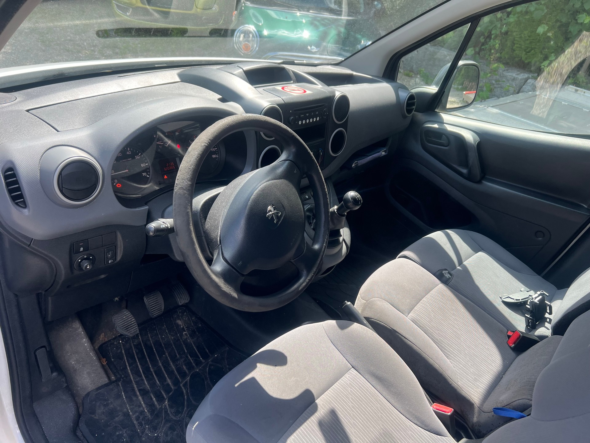 PEUGEOT Partner 1.6 HDI Urban Pack-image-8