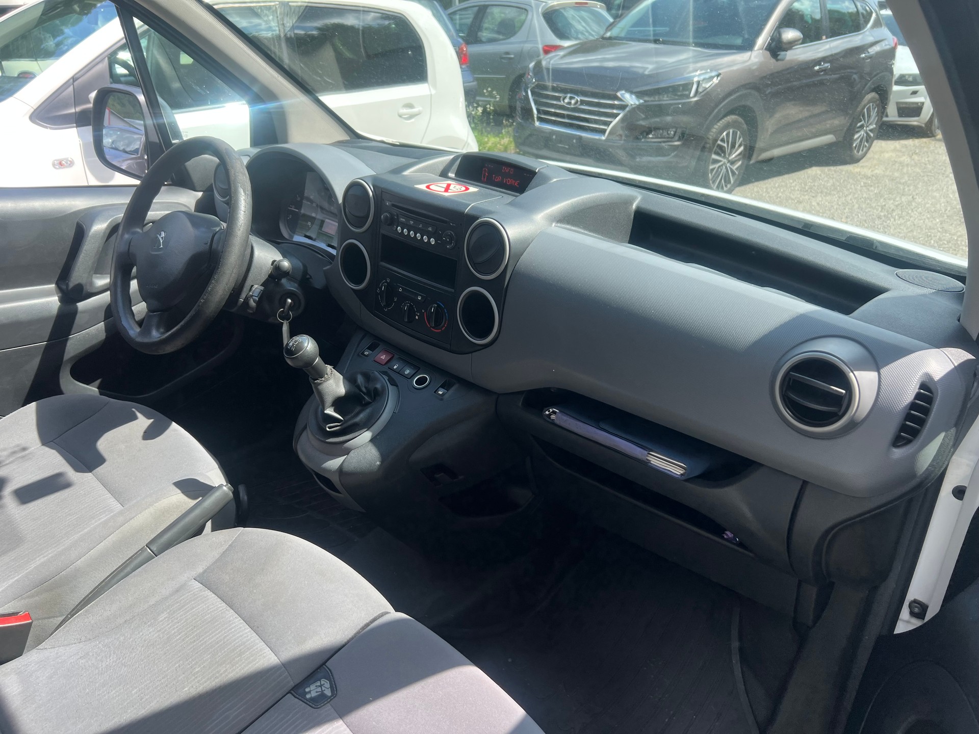 PEUGEOT Partner 1.6 HDI Urban Pack-image-9