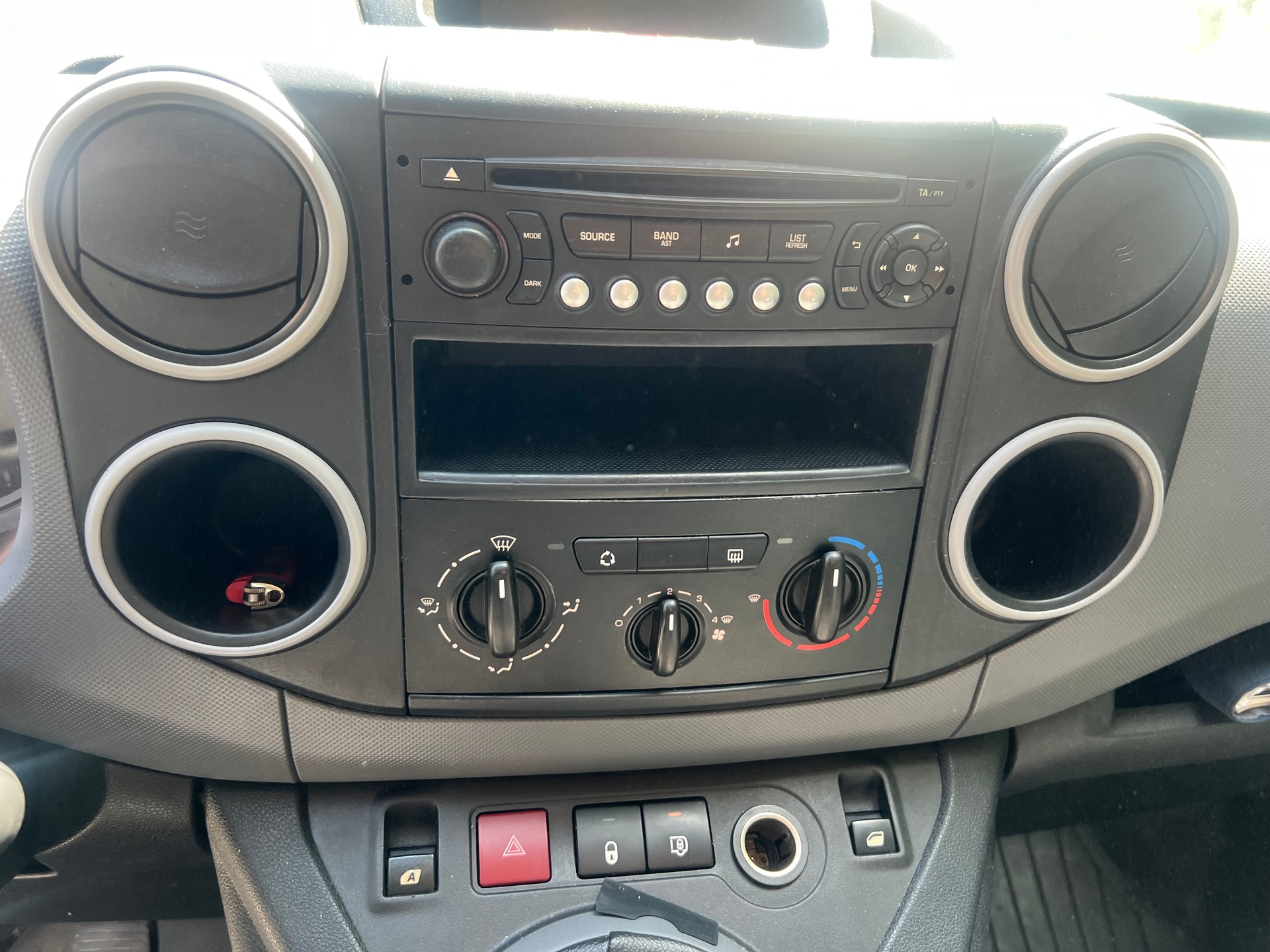 PEUGEOT Partner 1.6 HDI Urban Pack-image-10