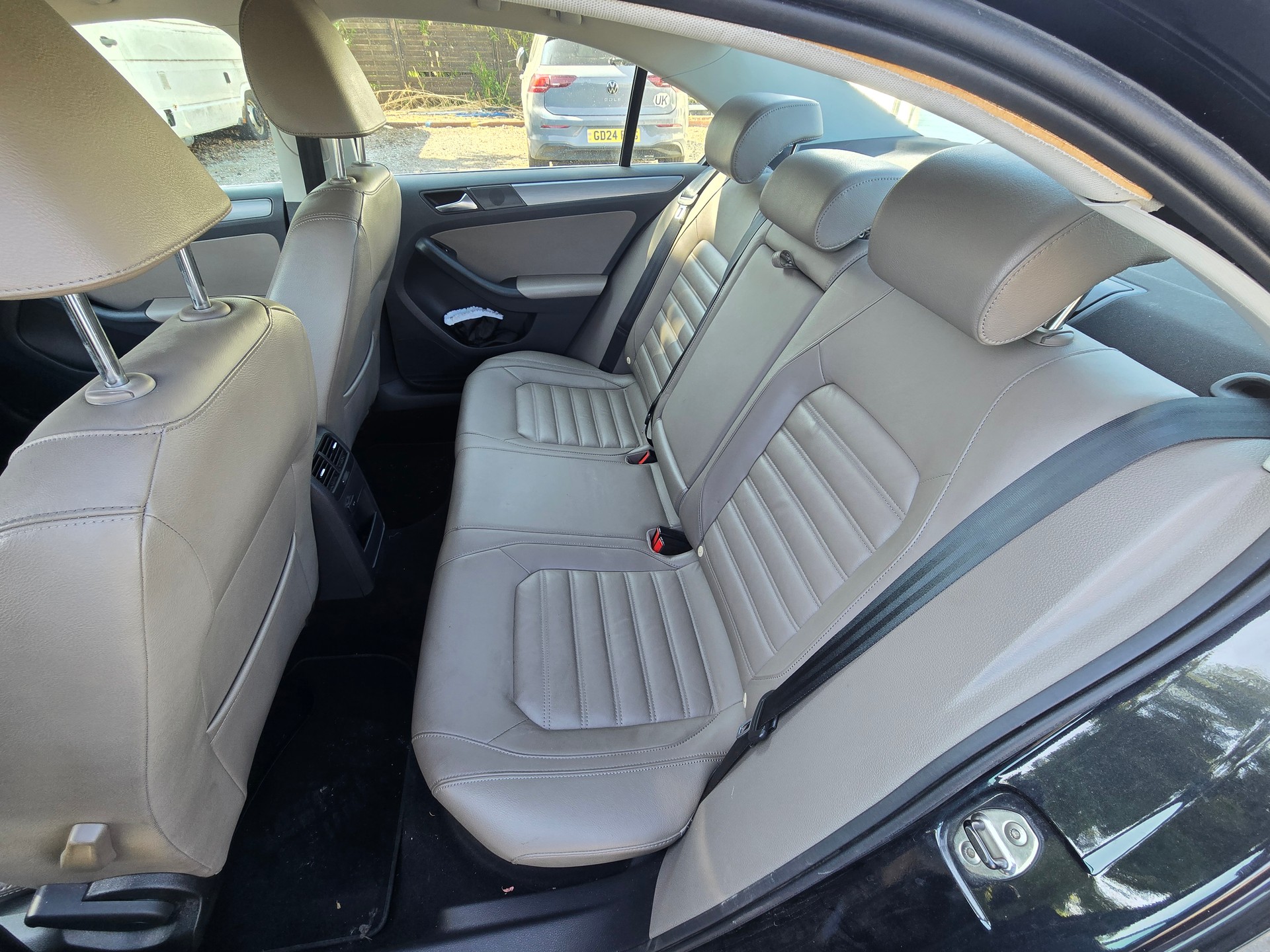 VW JETTA-image-13