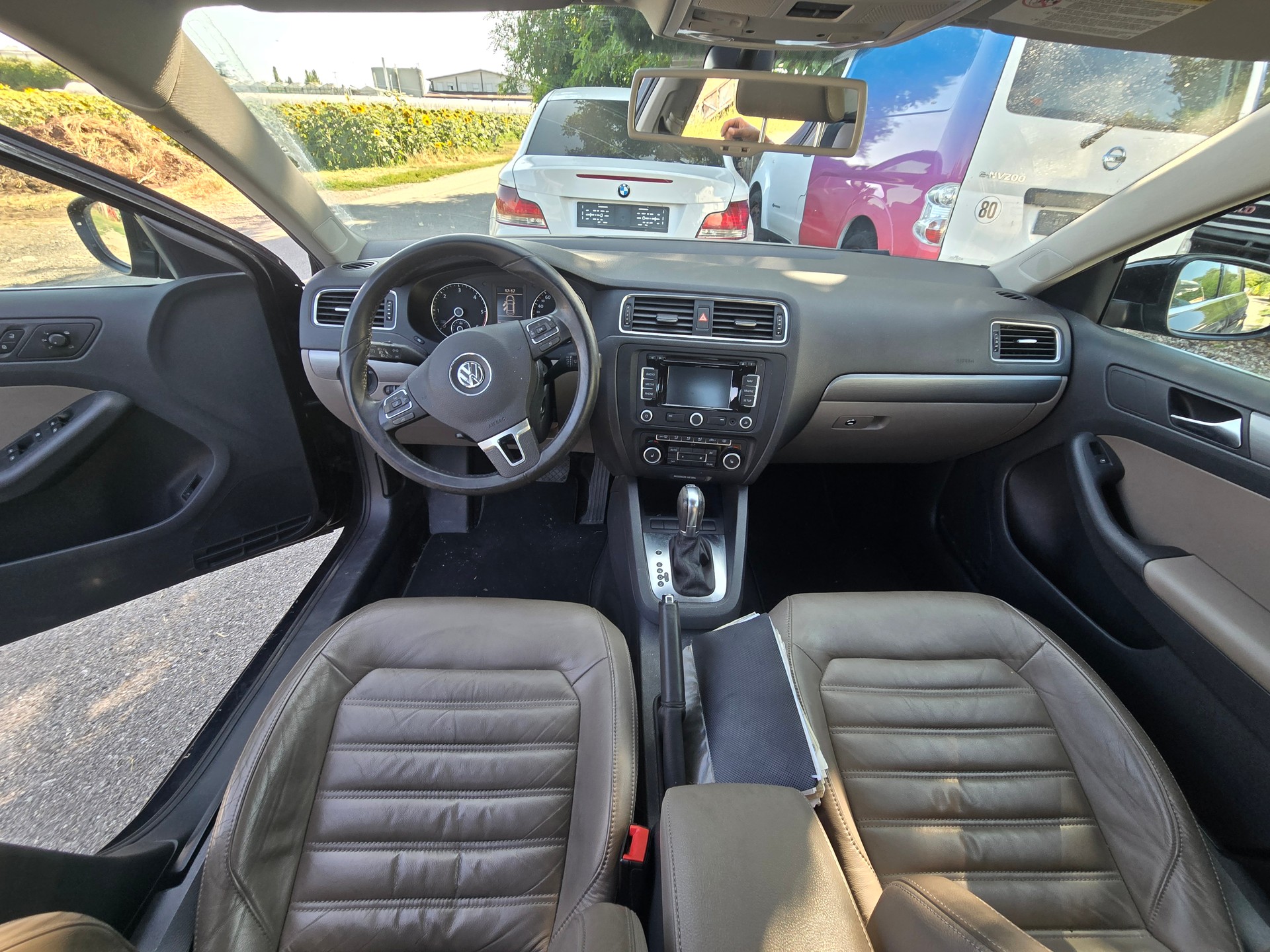VW JETTA-image-12