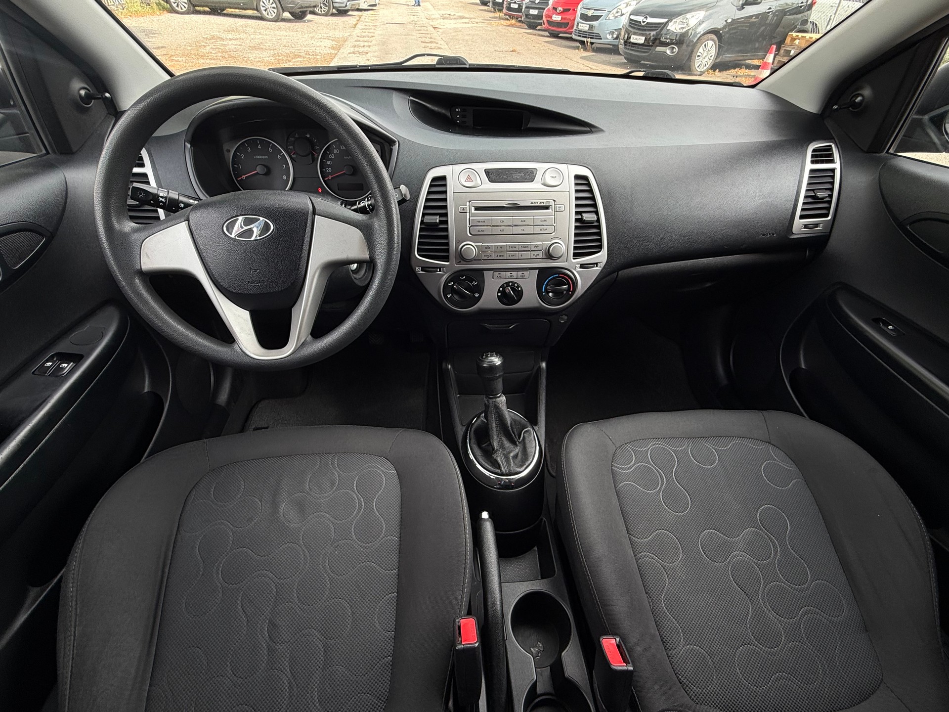 HYUNDAI i20 1.2 Comfort-image-9