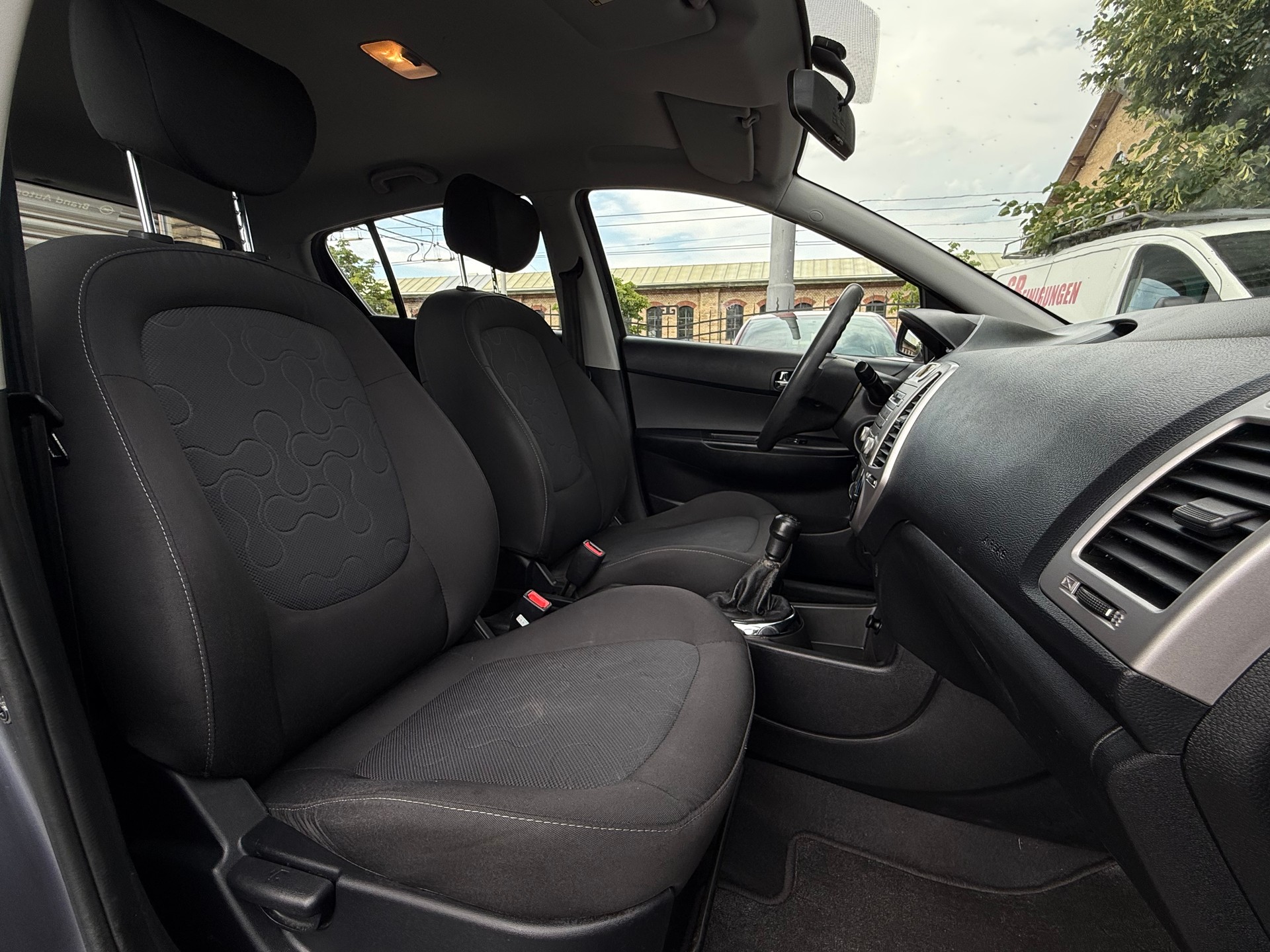 HYUNDAI i20 1.2 Comfort-image-12