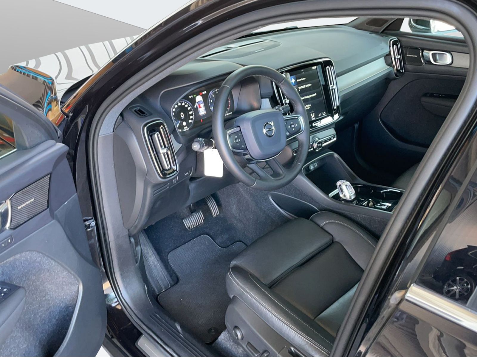 VOLVO XC40 2.0 T5 Inscription AWD-image-5