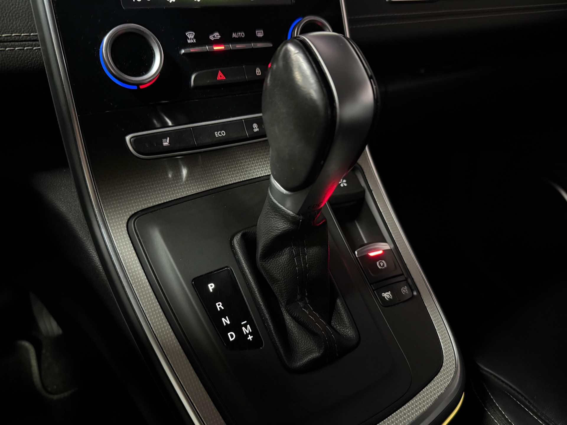 RENAULT Scénic 1.3 16V Turbo Initiale Paris EDC-image-15