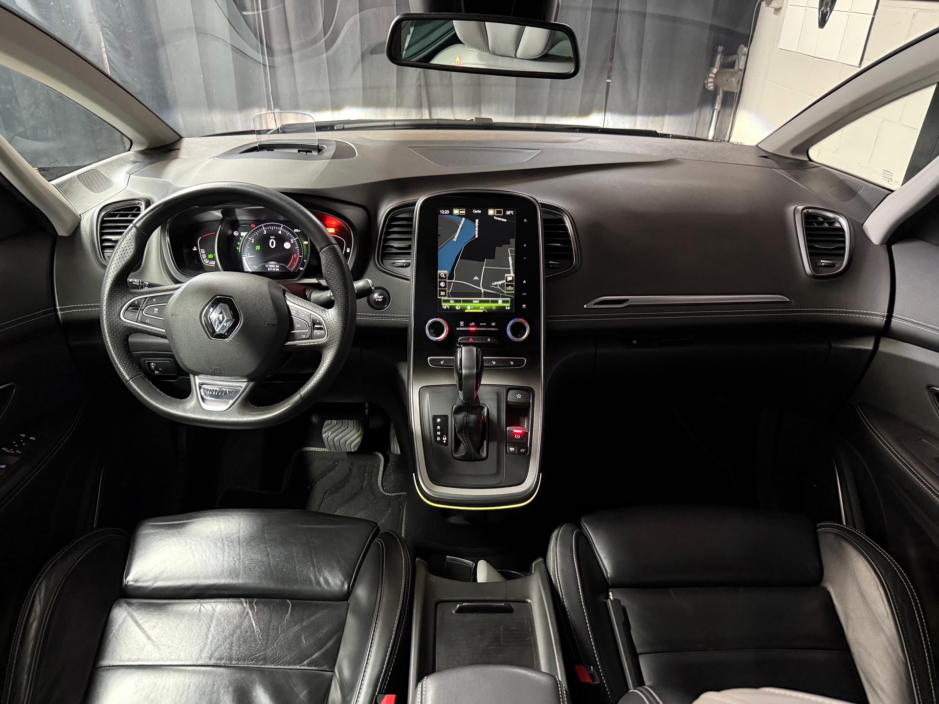 RENAULT Scénic 1.3 16V Turbo Initiale Paris EDC-image-11
