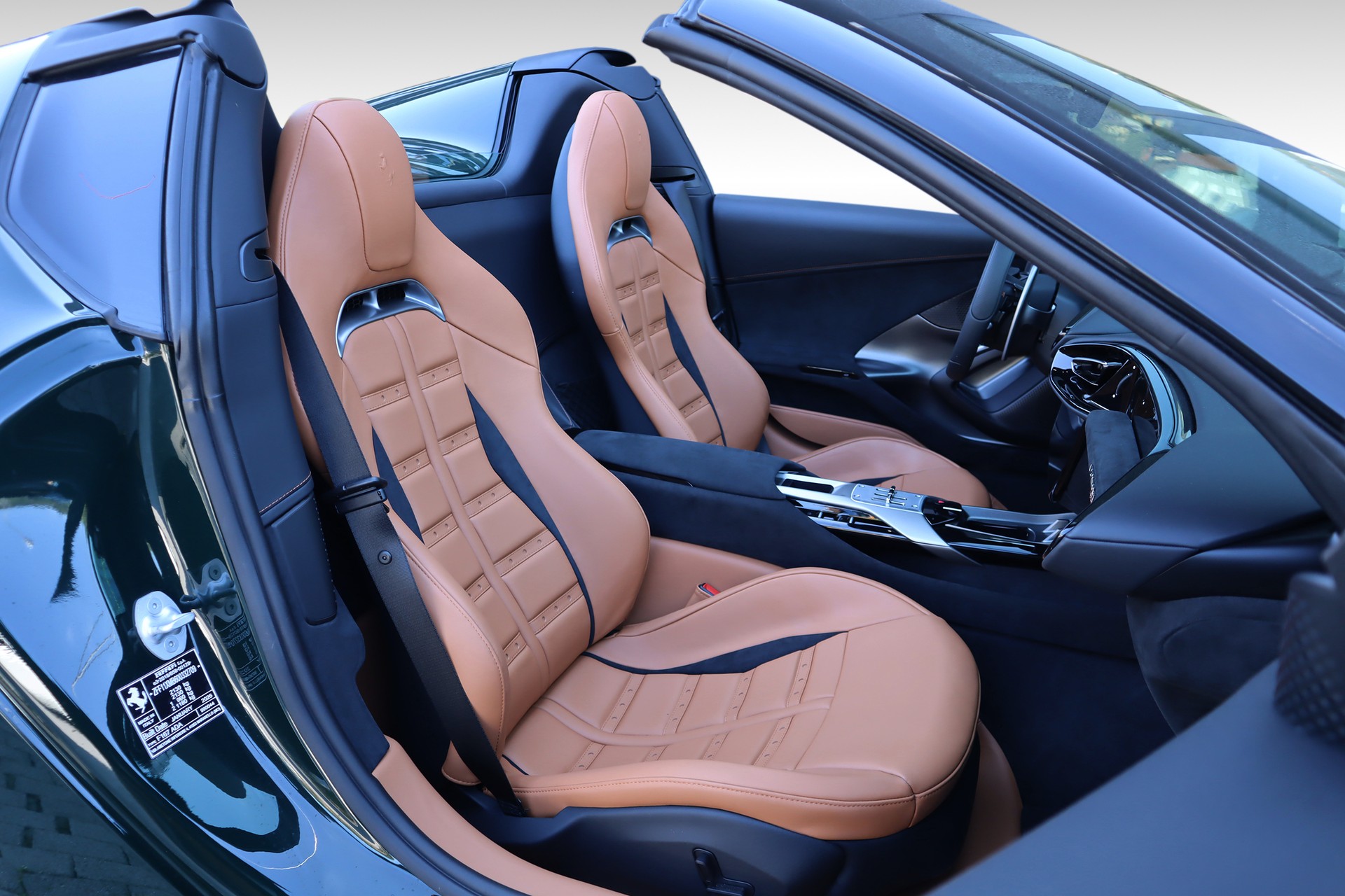 FERRARI 12 Cilindri Spider-image-9