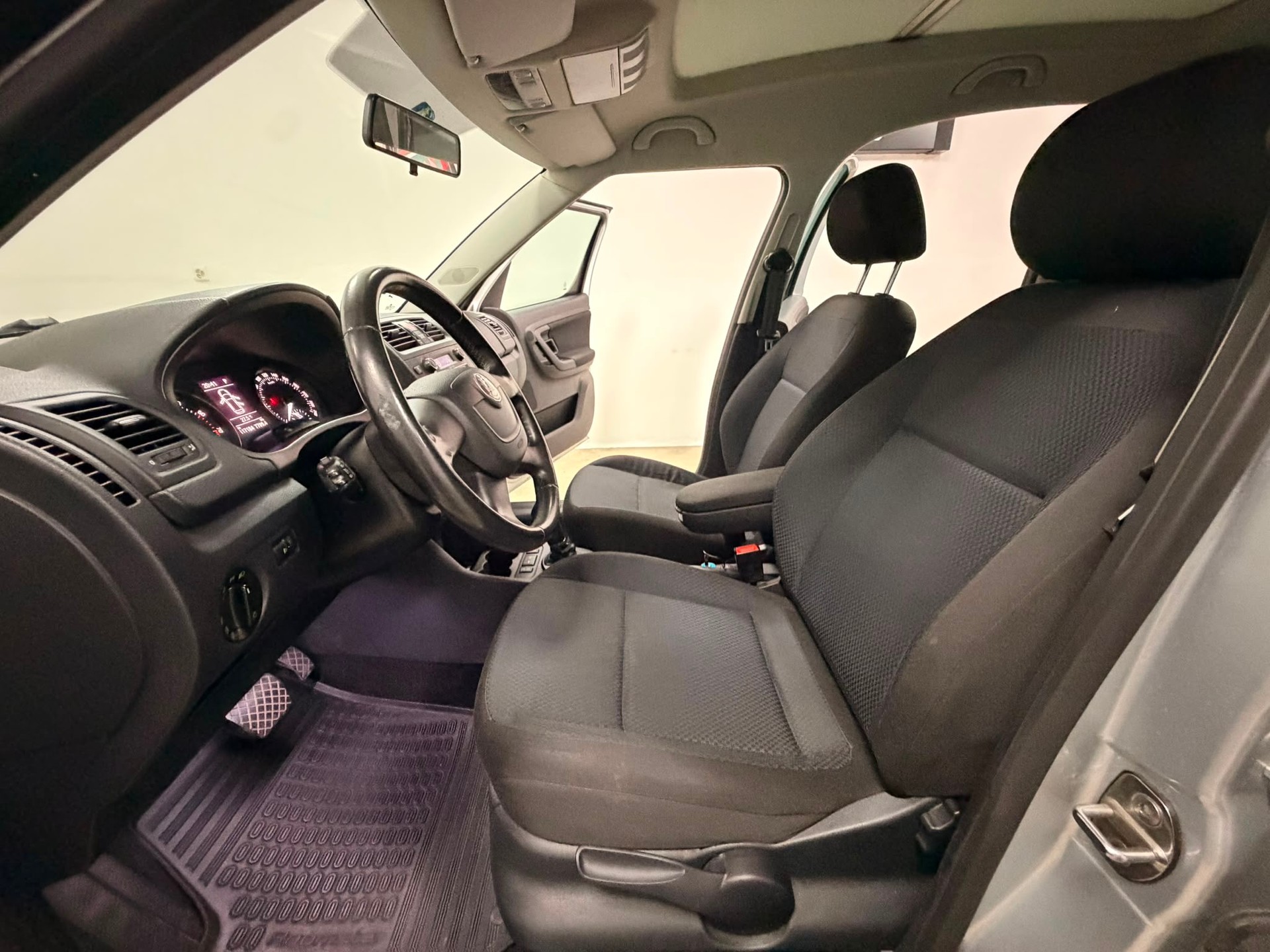 SKODA Roomster 1.2 TSI Elegance DSG-image-12