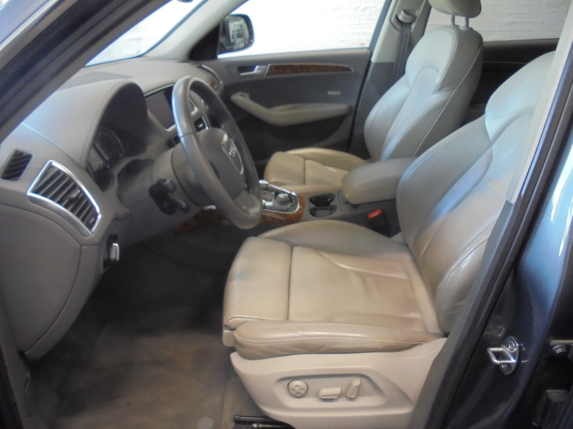 AUDI Q5 2.0 TFSI quattro-image-4