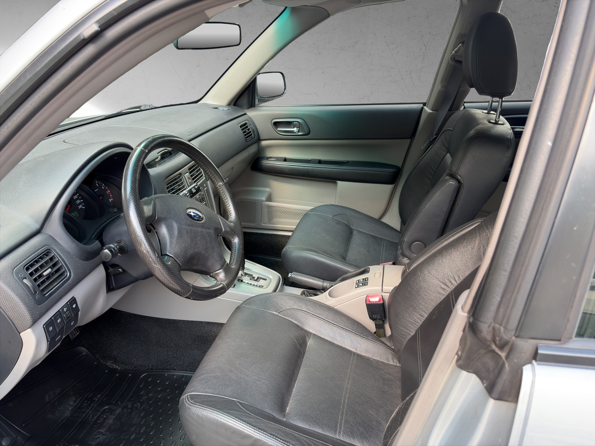 SUBARU Forester 2.0XT Automatic-image-8