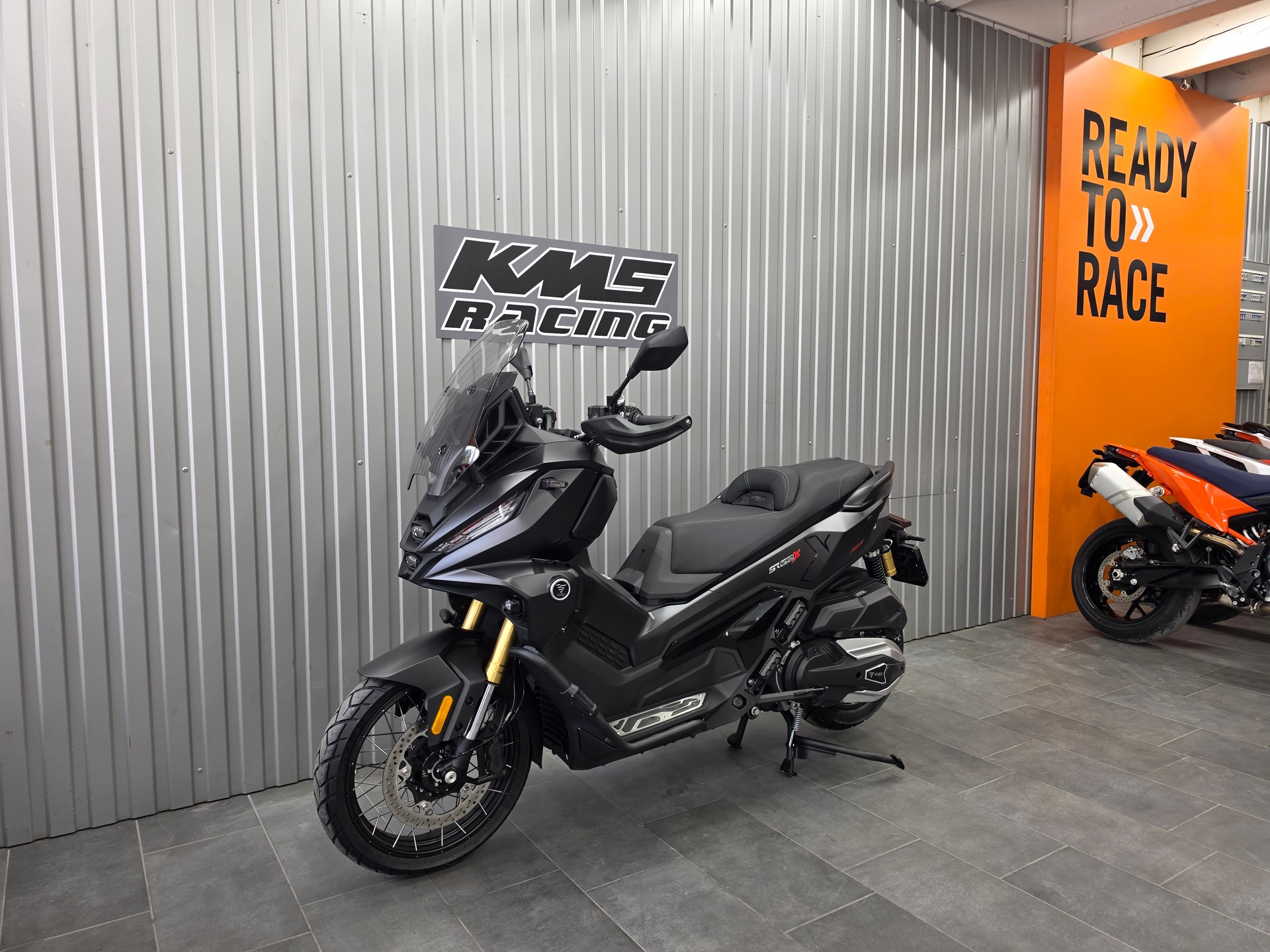 VOGE SR450X-showroom-element-2