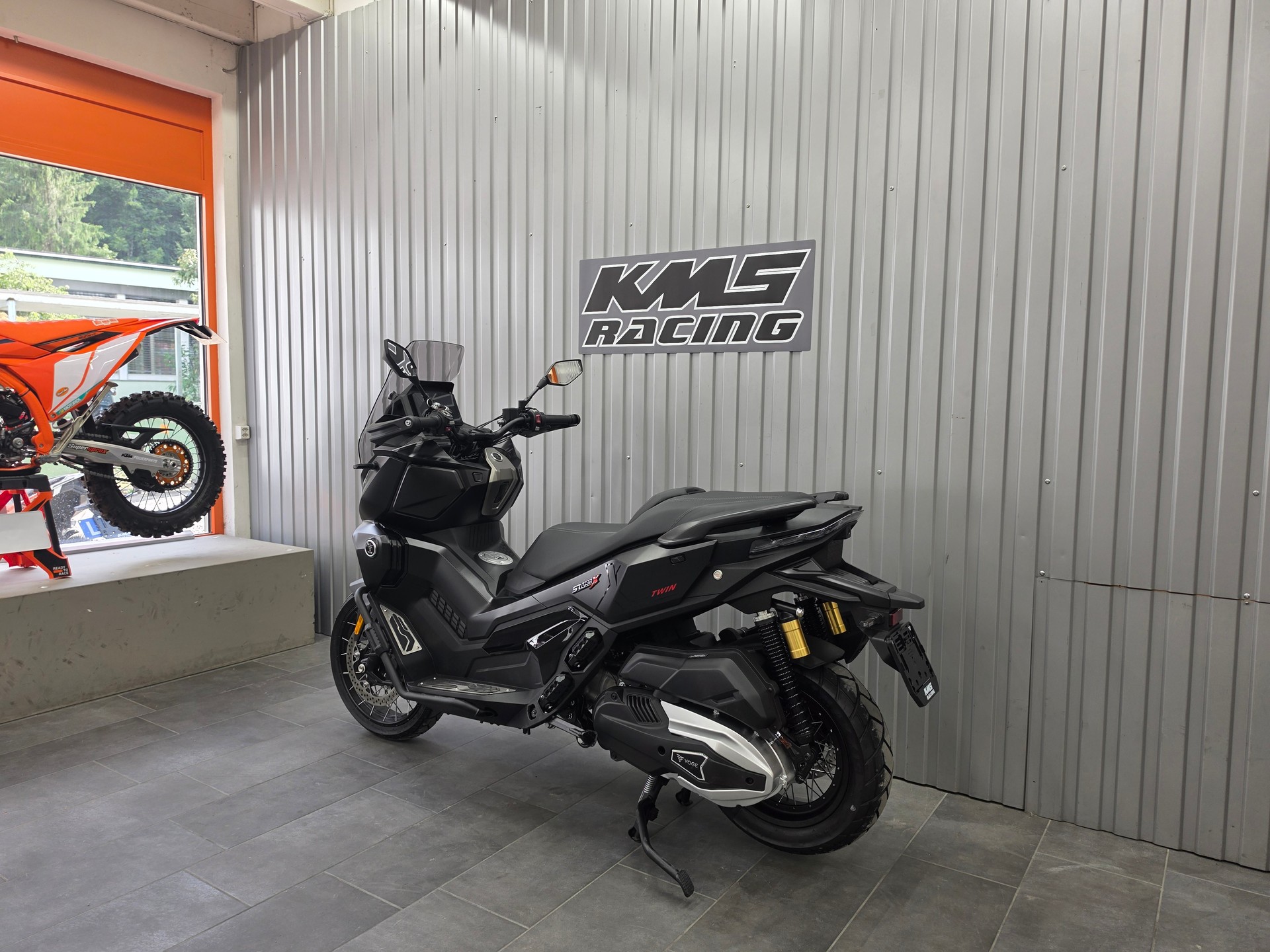 VOGE SR450X-showroom-element-3