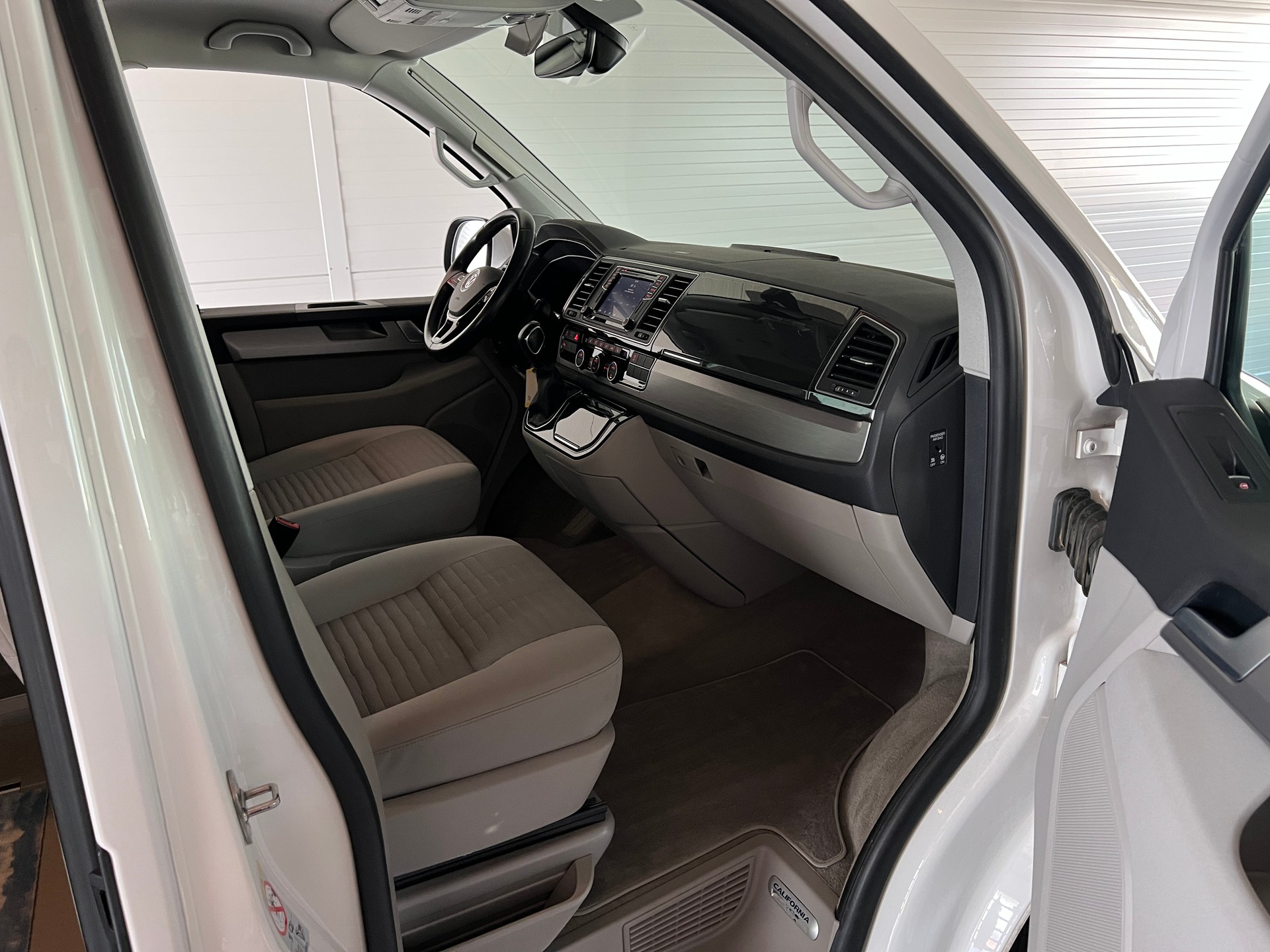 VW T6 California 2.0 Bi-TDI Ocean 4Motion DSG-image-9