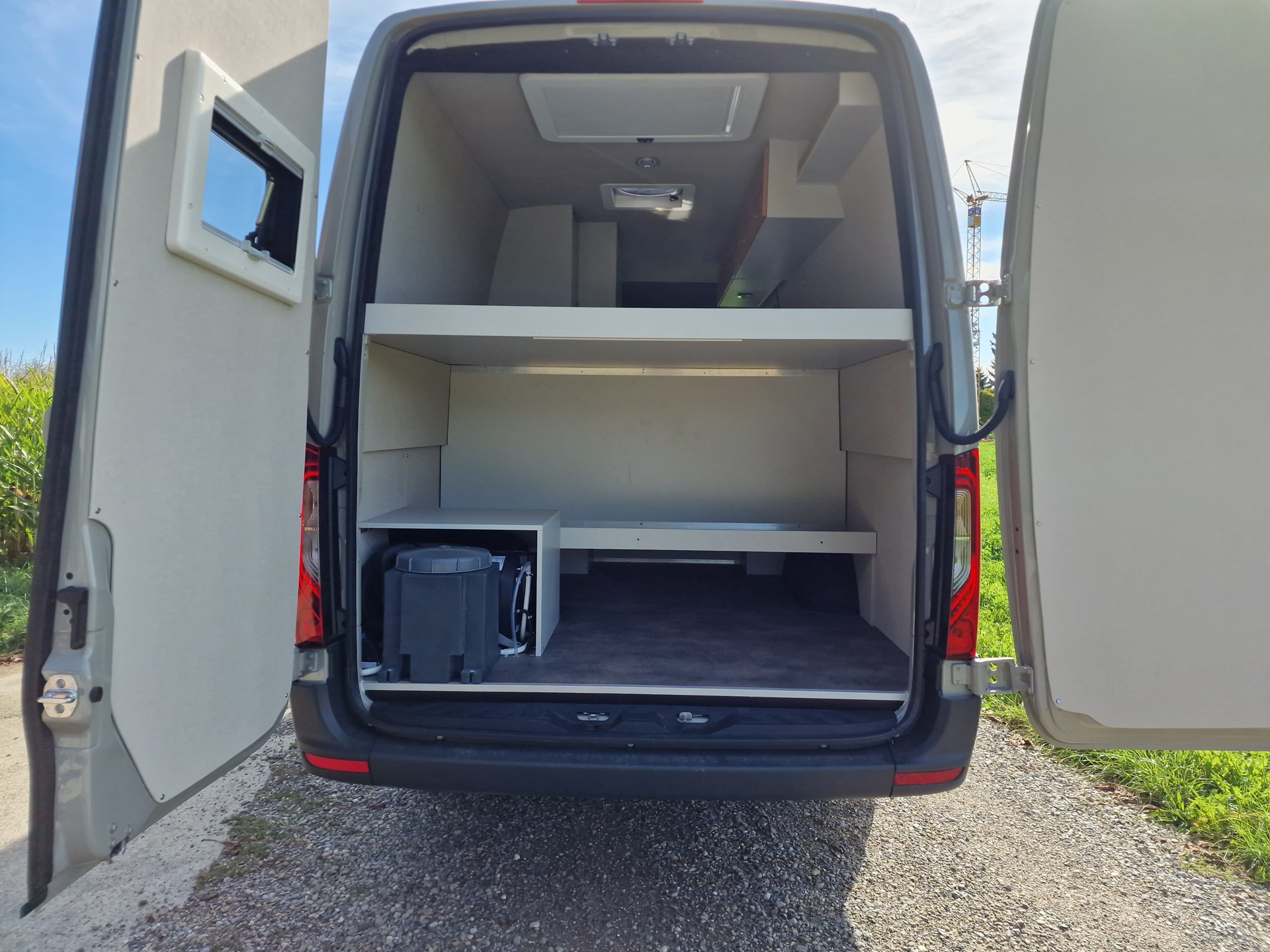 MERCEDES-BENZ CreaVan Familiencamper 419 (319) AWD / 4x4-image-4