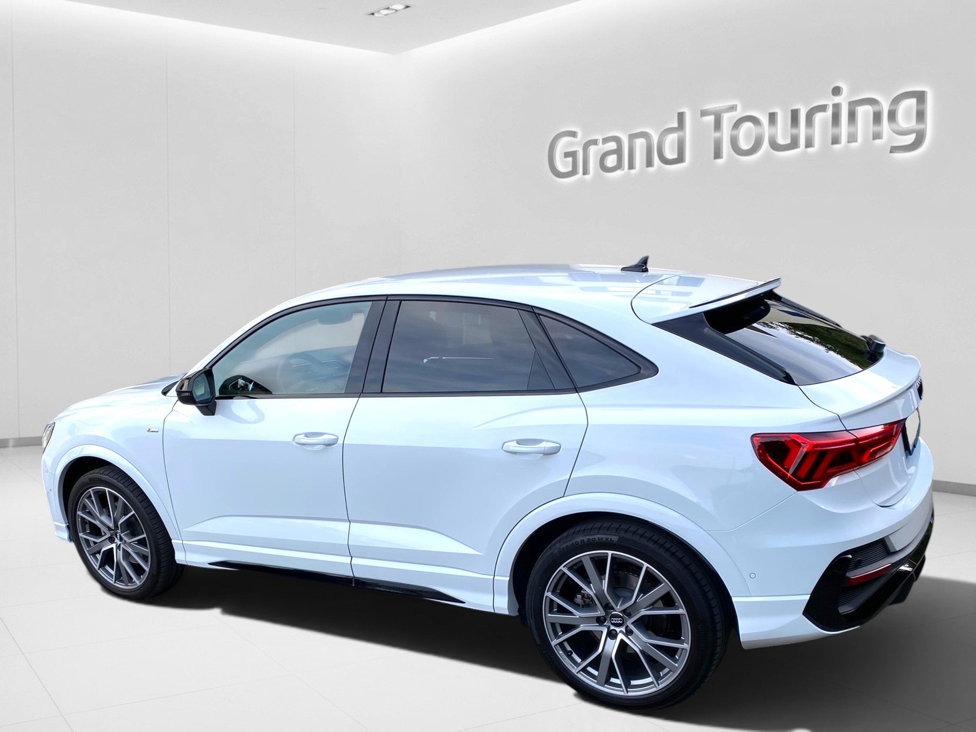 AUDI Q3 Sportback 45 TFSI S line quattro S-tronic-image-4