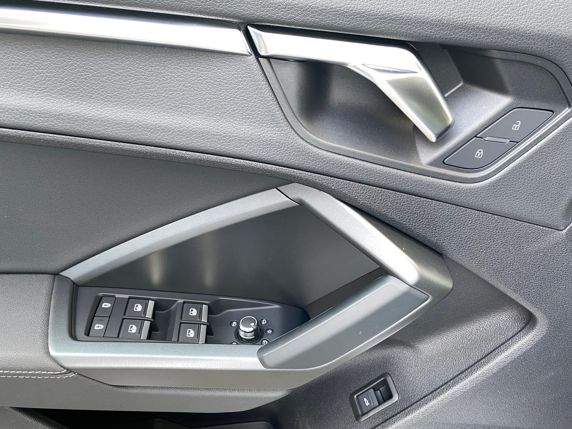 AUDI Q3 Sportback 45 TFSI S line quattro S-tronic-image-13