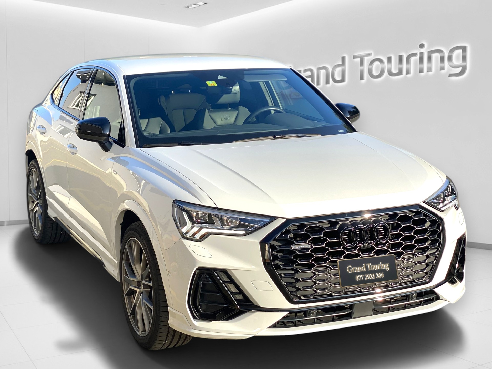 AUDI Q3 Sportback 45 TFSI S line quattro S-tronic-image-8