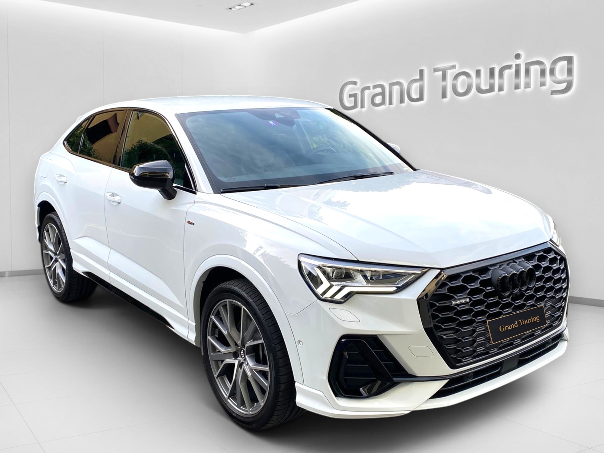 AUDI Q3 Sportback 45 TFSI S line quattro S-tronic-image-0