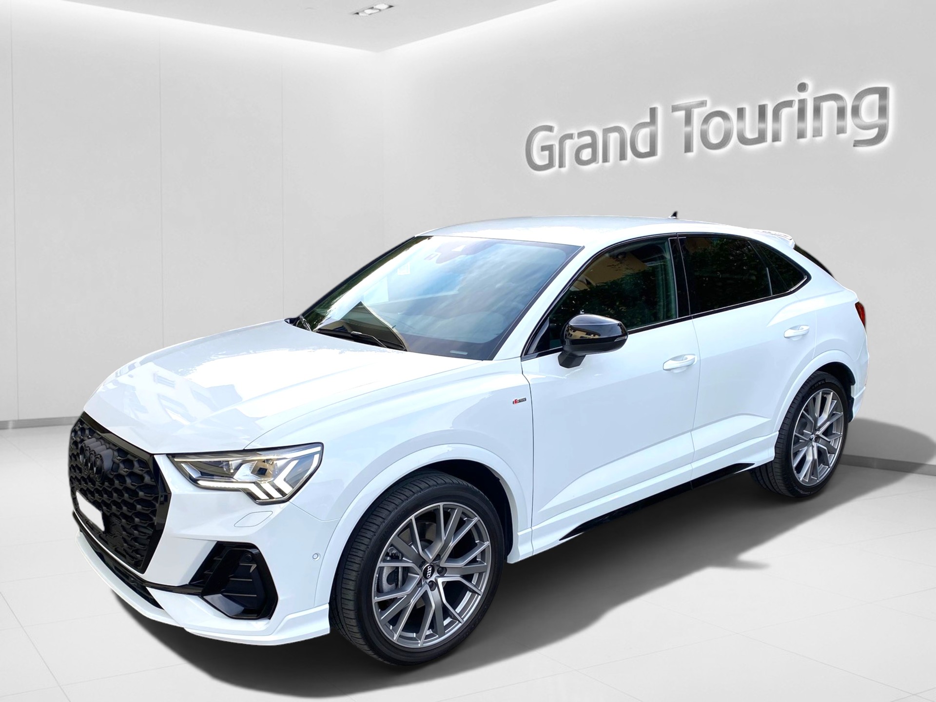 AUDI Q3 Sportback 45 TFSI S line quattro S-tronic-image-2