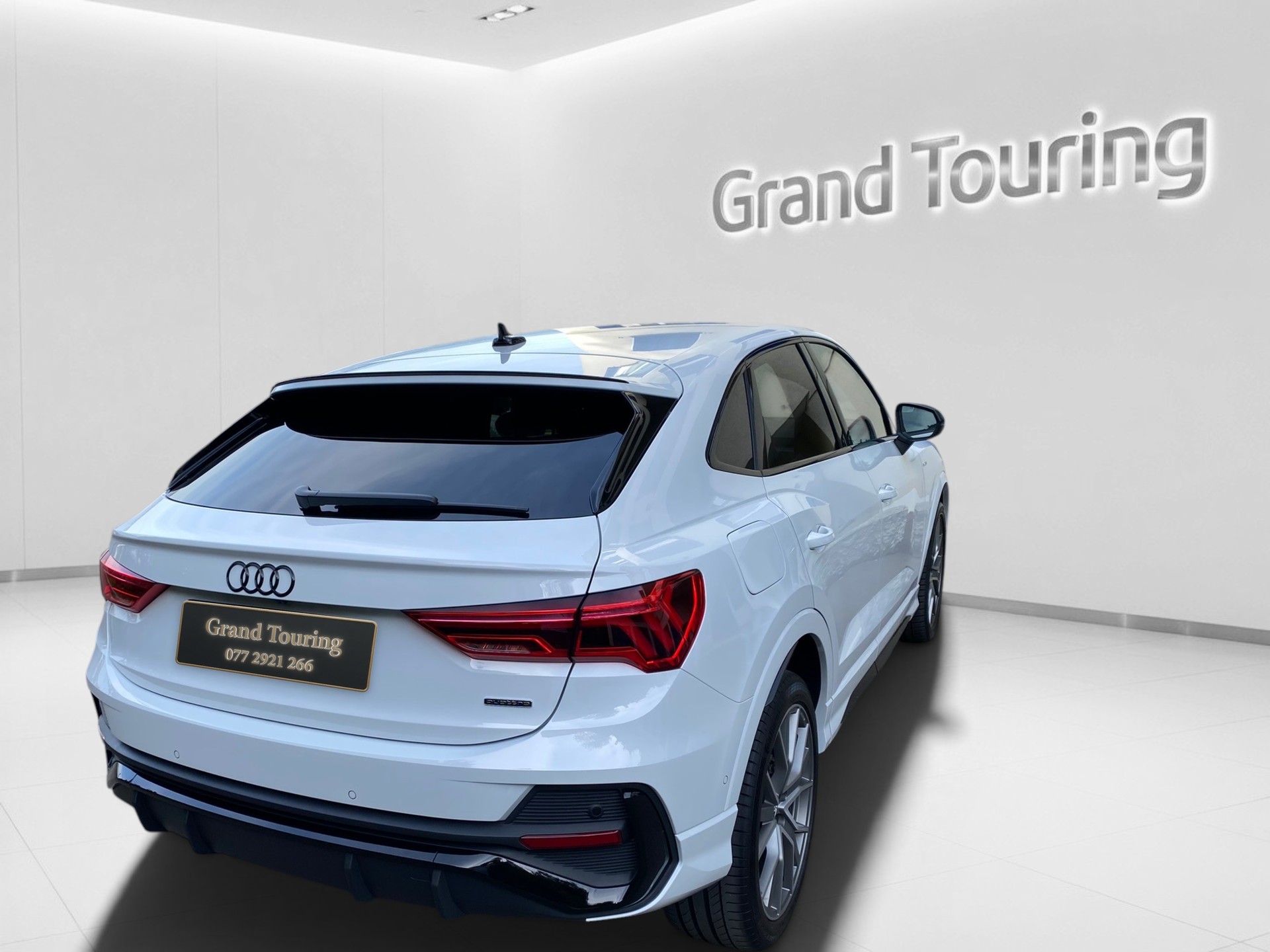 AUDI Q3 Sportback 45 TFSI S line quattro S-tronic-image-6