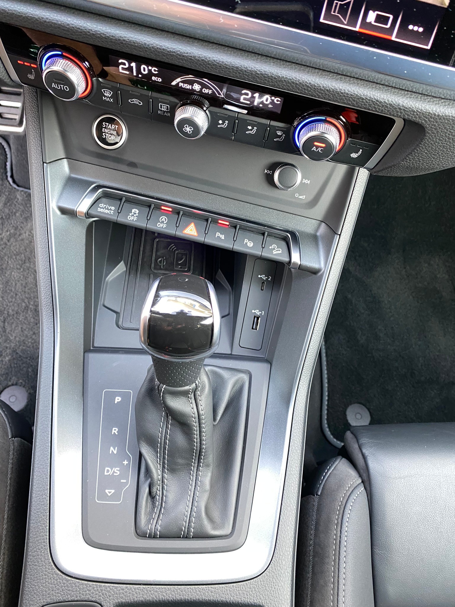 AUDI Q3 Sportback 45 TFSI S line quattro S-tronic-image-12