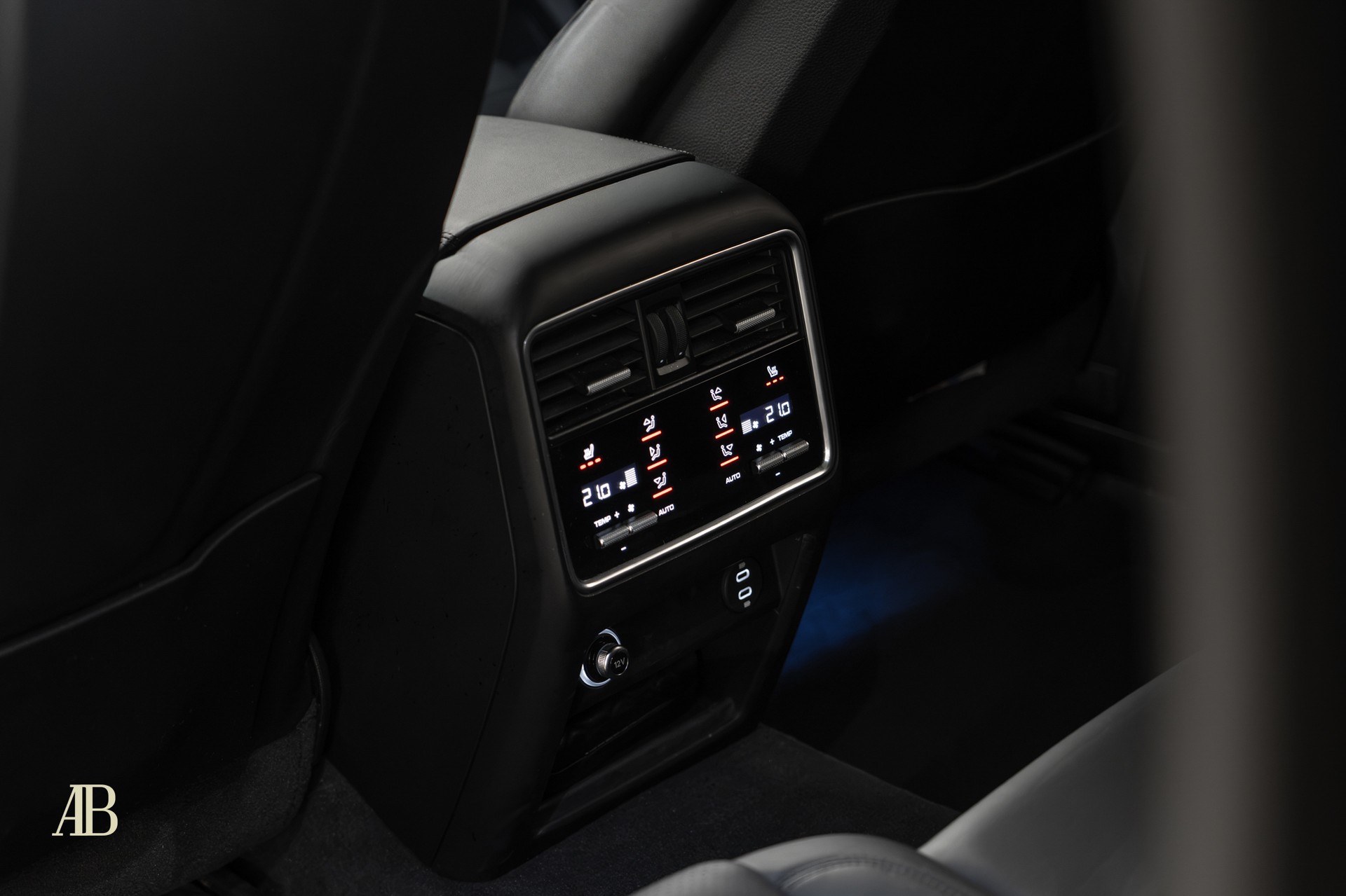 PORSCHE Cayenne Coupé 4.0 V8 Turbo-image-15