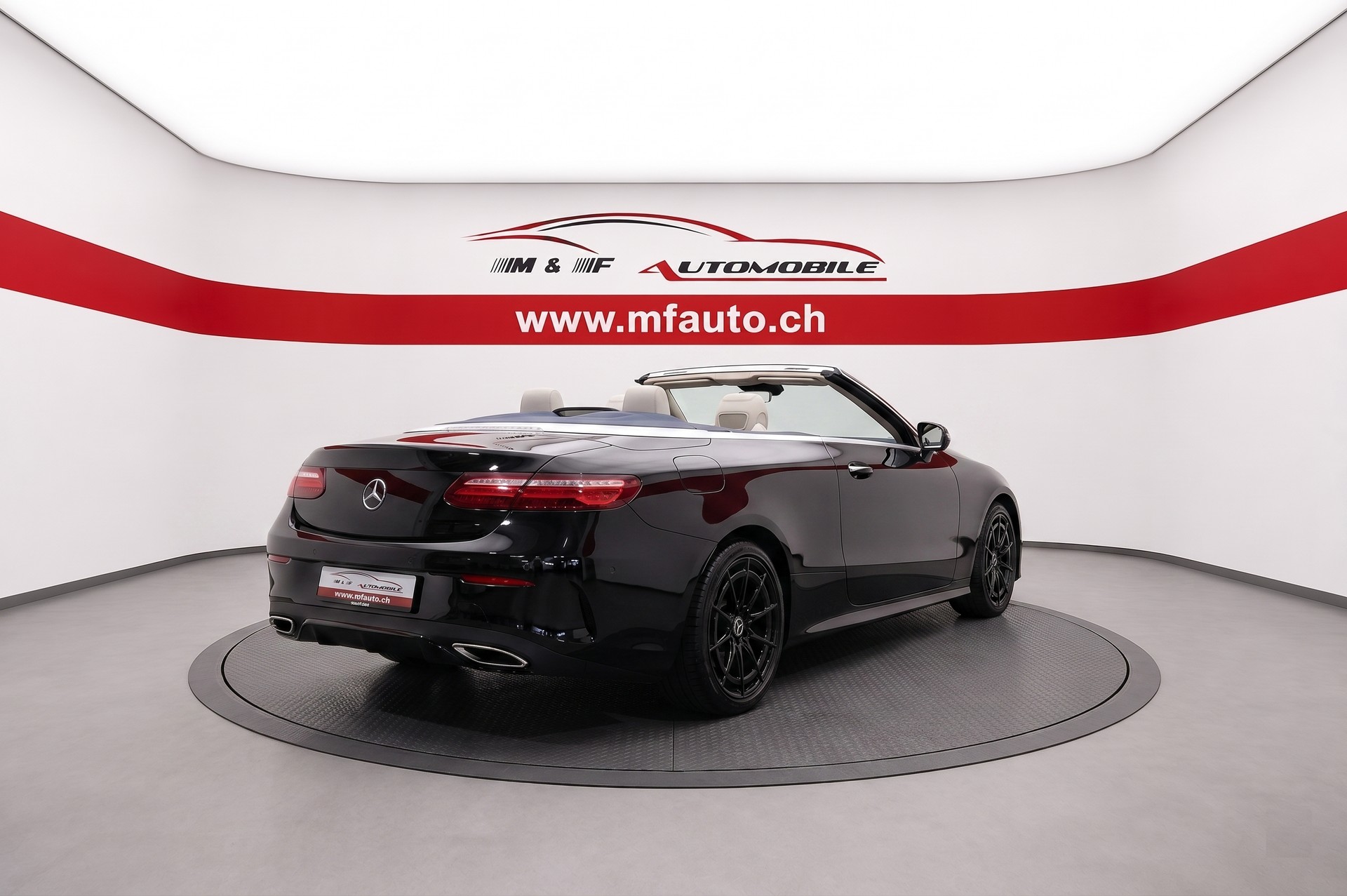 MERCEDES-BENZ E 200 AMG Line Cabriolet-showroom-element-3