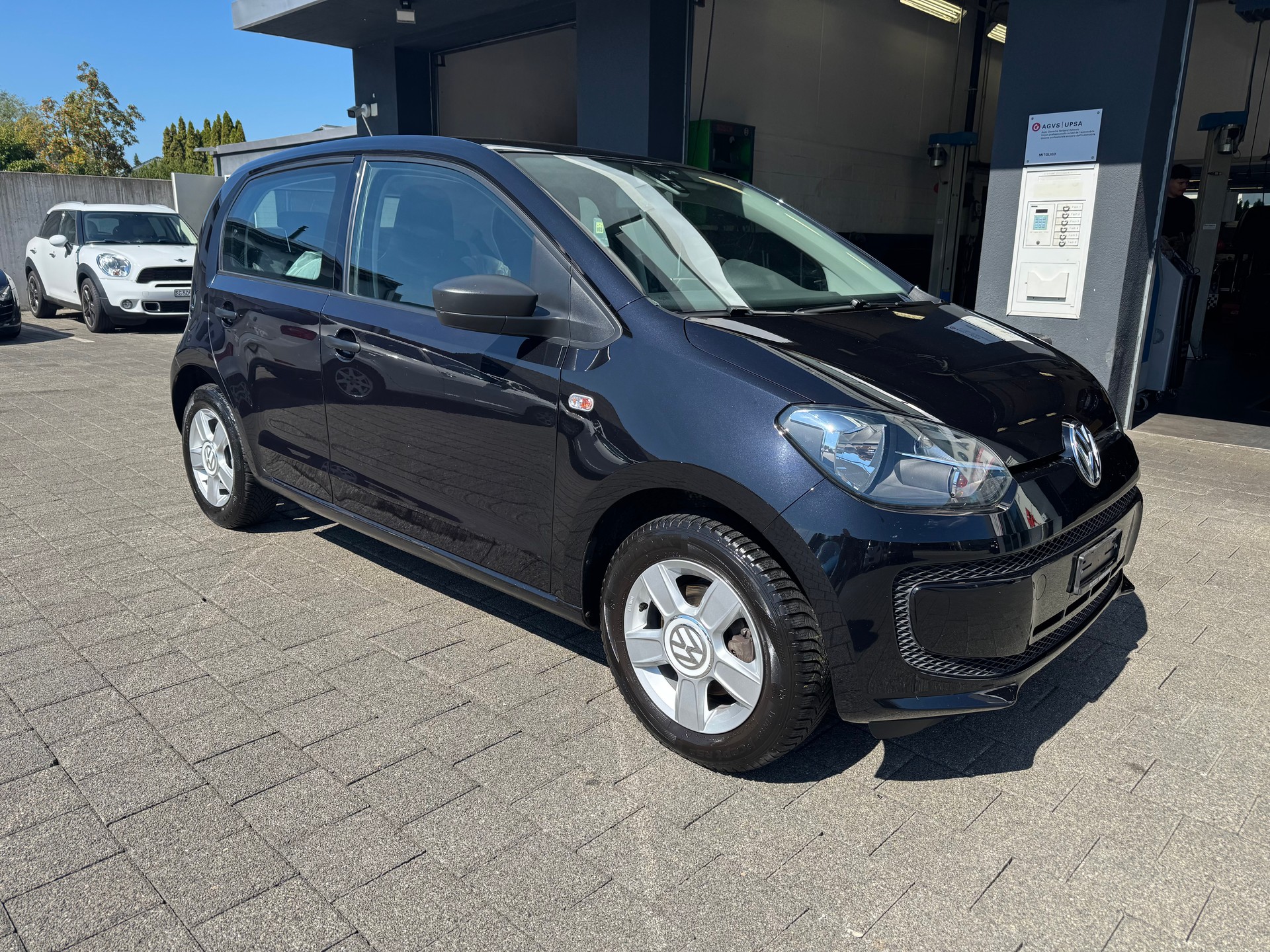 VW Up 1.0 start up-image-1
