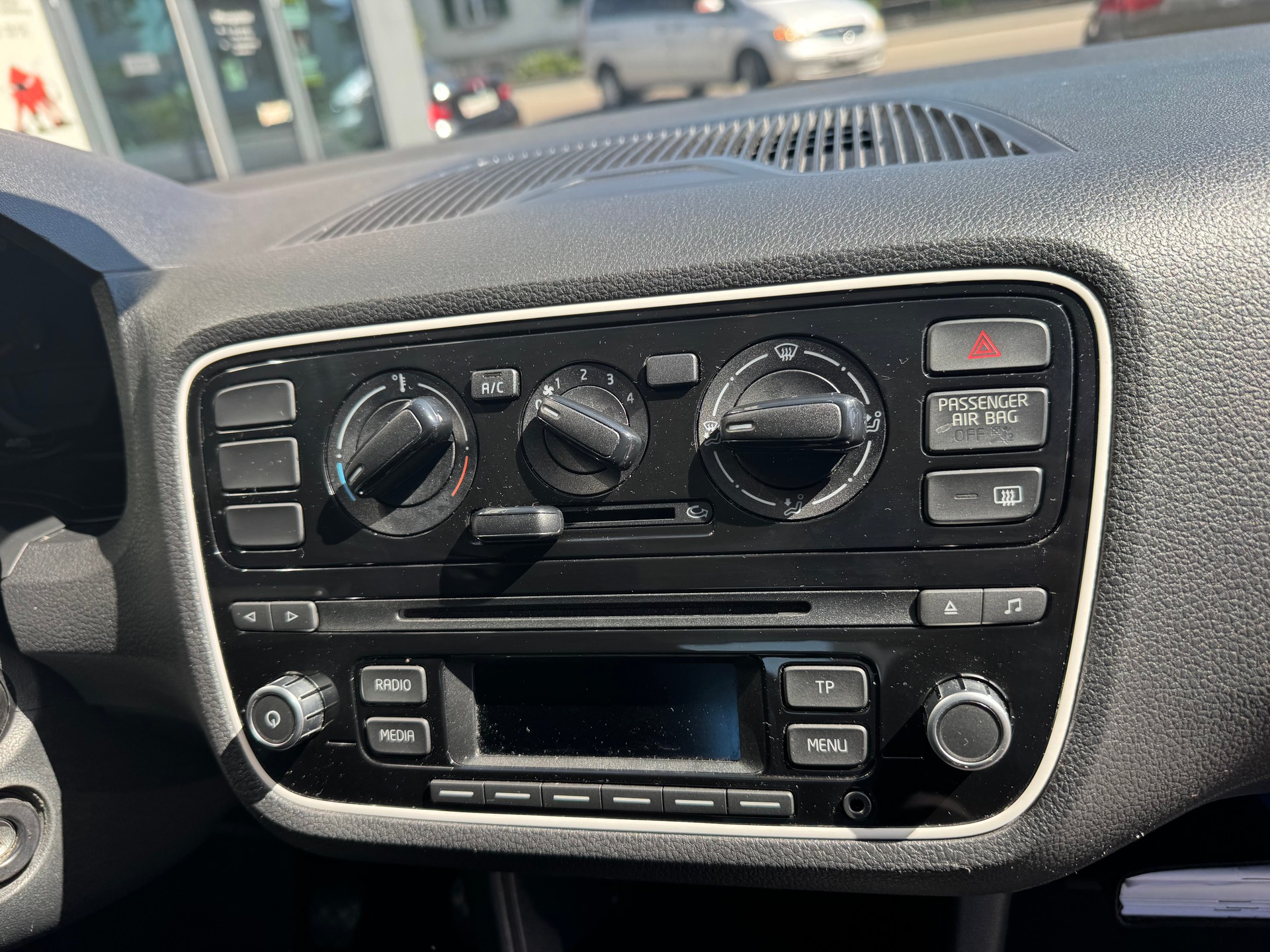 VW Up 1.0 start up-image-6